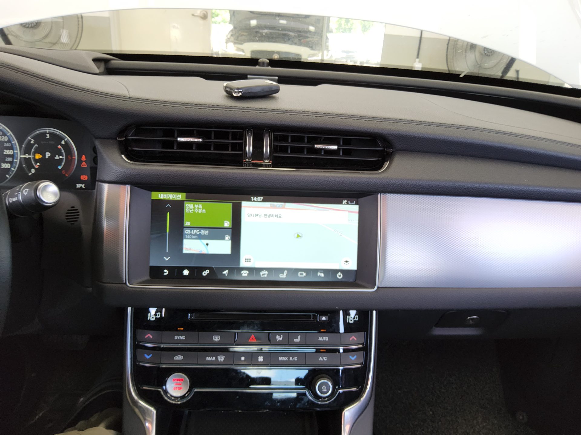 جاكوار Xf (2Nd Gen) 2.0 20D بريستيج 2017 PRESTIGE