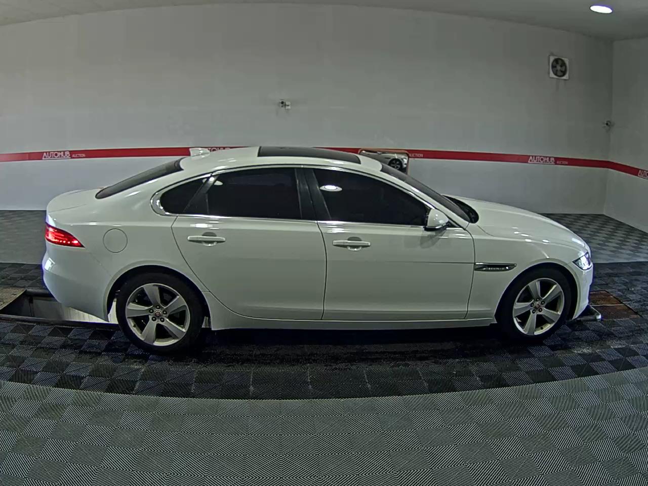 جاكوار Xf (2Nd Gen) 2.0 20D بريستيج 2017 PRESTIGE