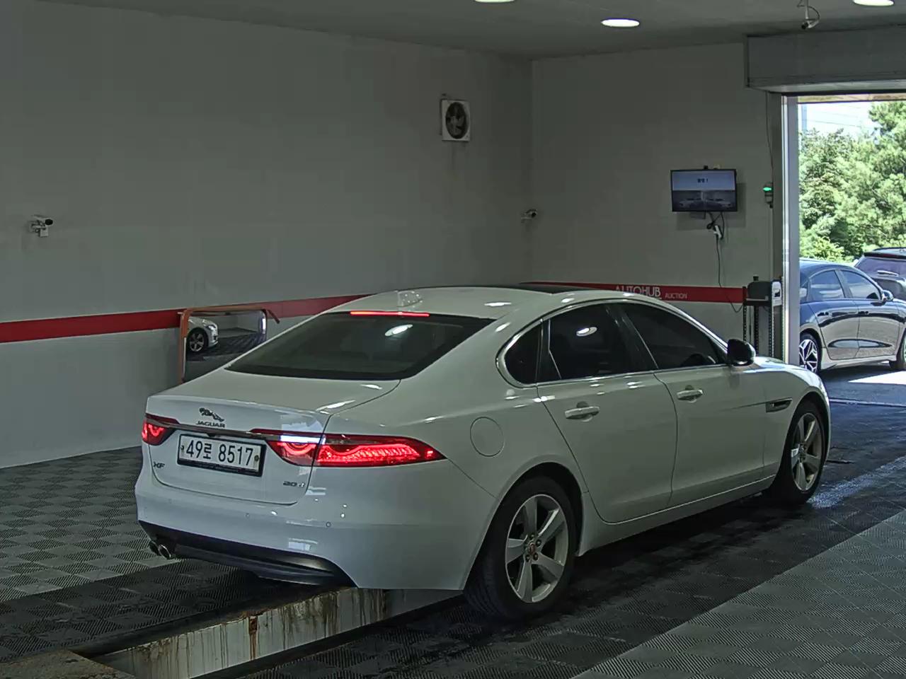 جاكوار Xf (2Nd Gen) 2.0 20D بريستيج 2017 PRESTIGE