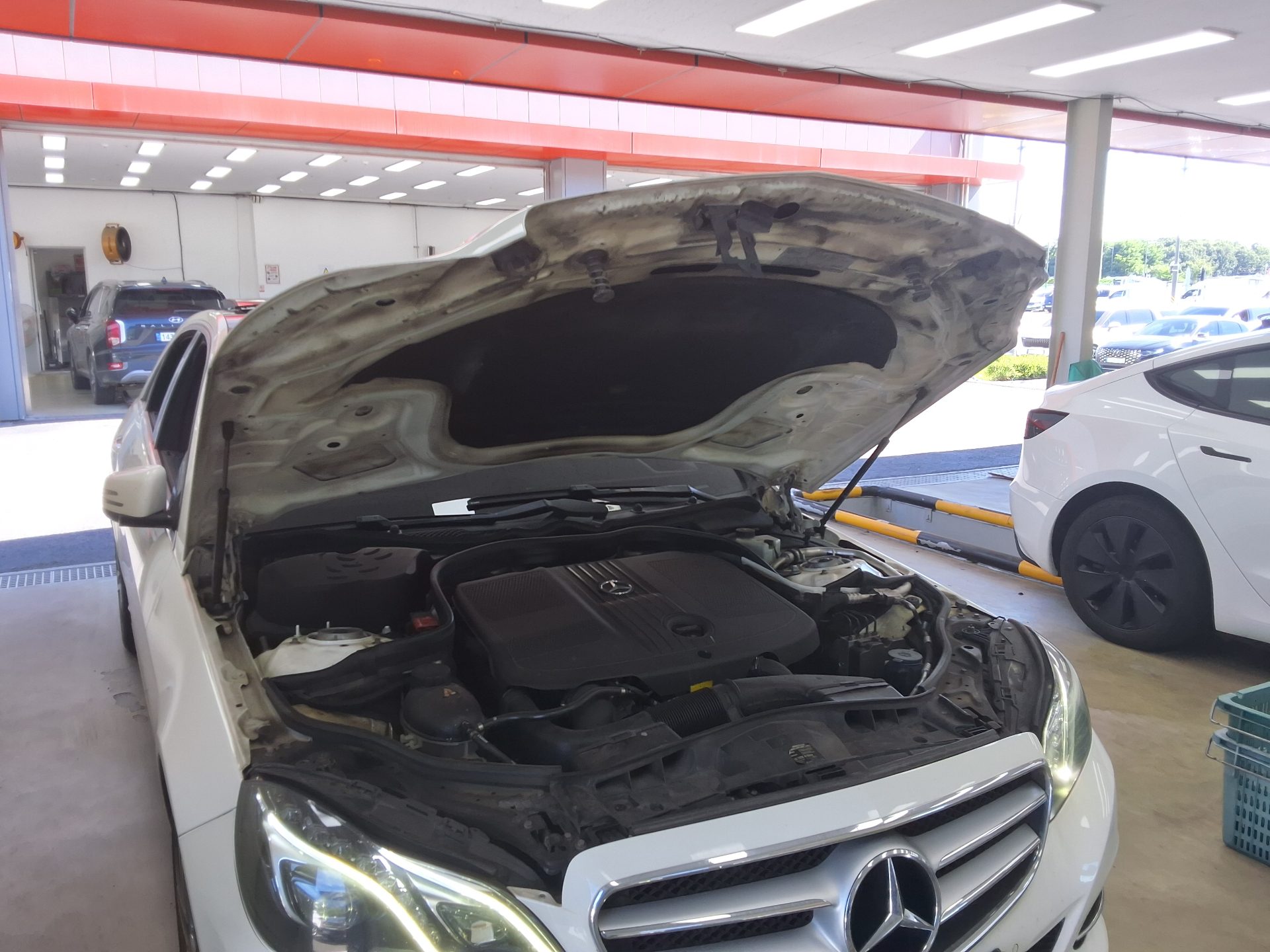 مرسيدس بنز E Class (4Th Gen) E250 Cdi Bluetec فورماتيك Avantgarde 2015 4MATIC