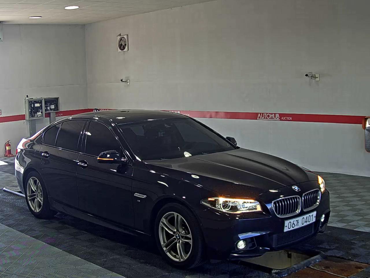 بي إم دبليو 5 Series (6Th Gen) 520D M Aerodynamic 2016 520d