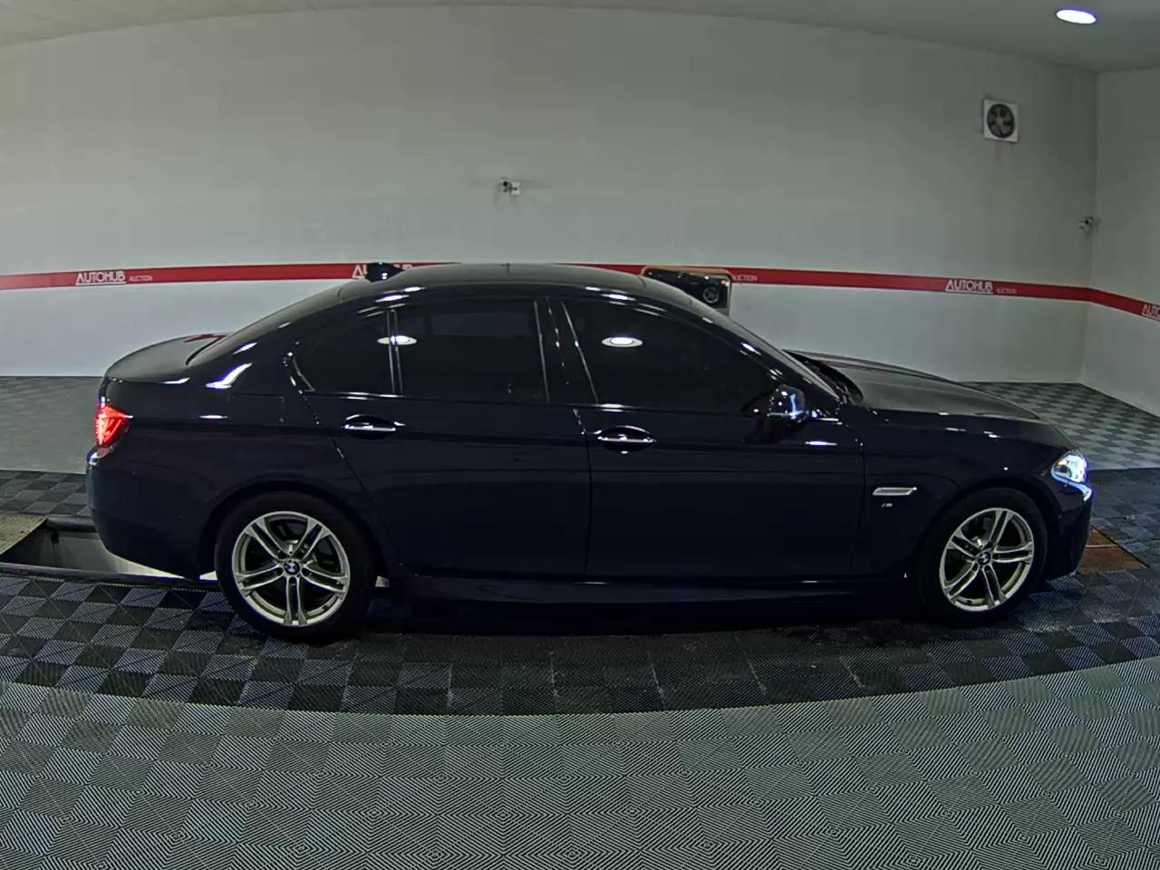 بي إم دبليو 5 Series (6Th Gen) 520D M Aerodynamic 2016 520d