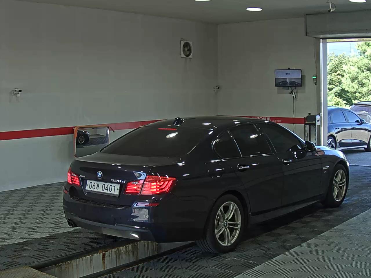 بي إم دبليو 5 Series (6Th Gen) 520D M Aerodynamic 2016 520d