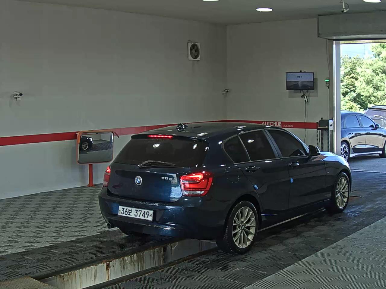 بي إم دبليو 1 Series (2Nd Gen) 5 أبواب 118D Sports 2015 118d