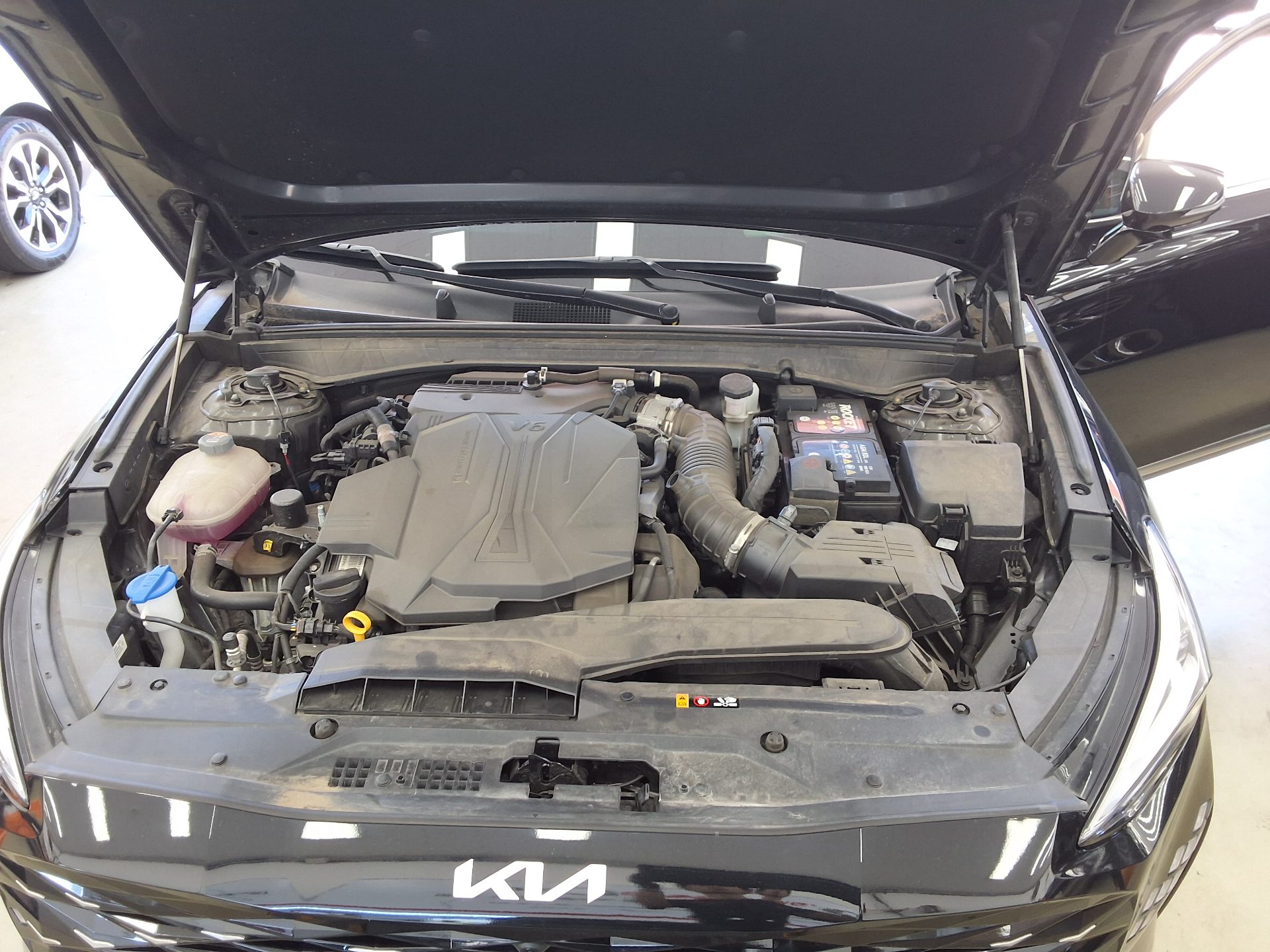 2023 - kia k8