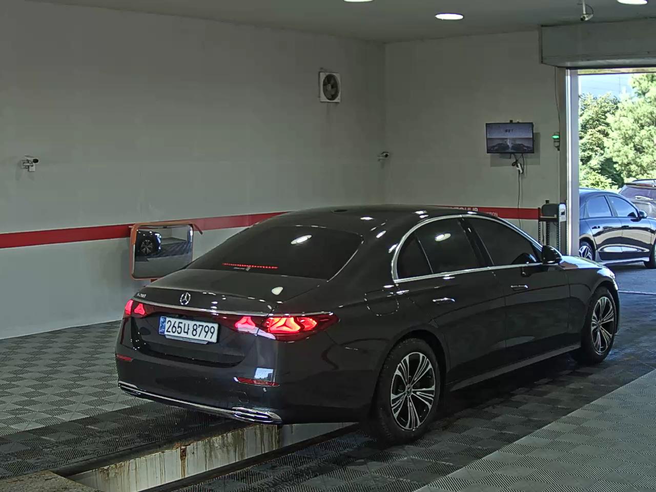 مرسيدس بنز E Class (6Th Gen) E200 Avantgarde 2025 E200
