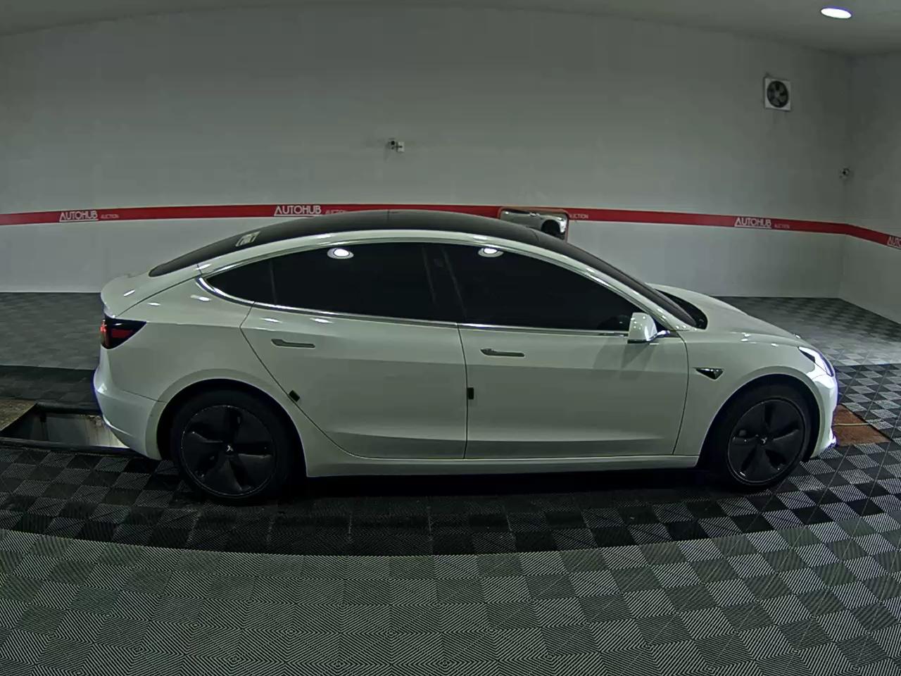 2020 - tesla model 3