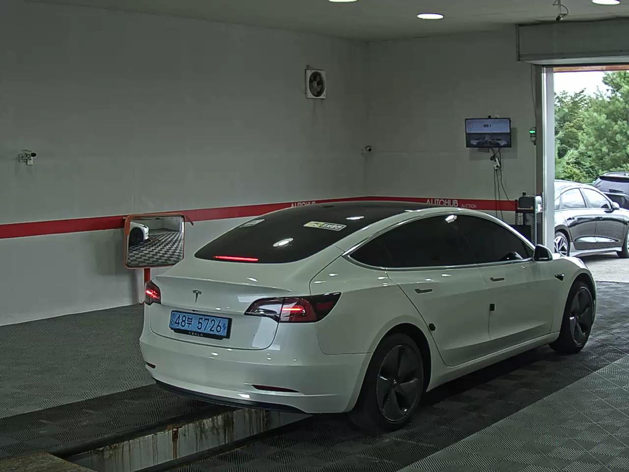 2020 - tesla model 3