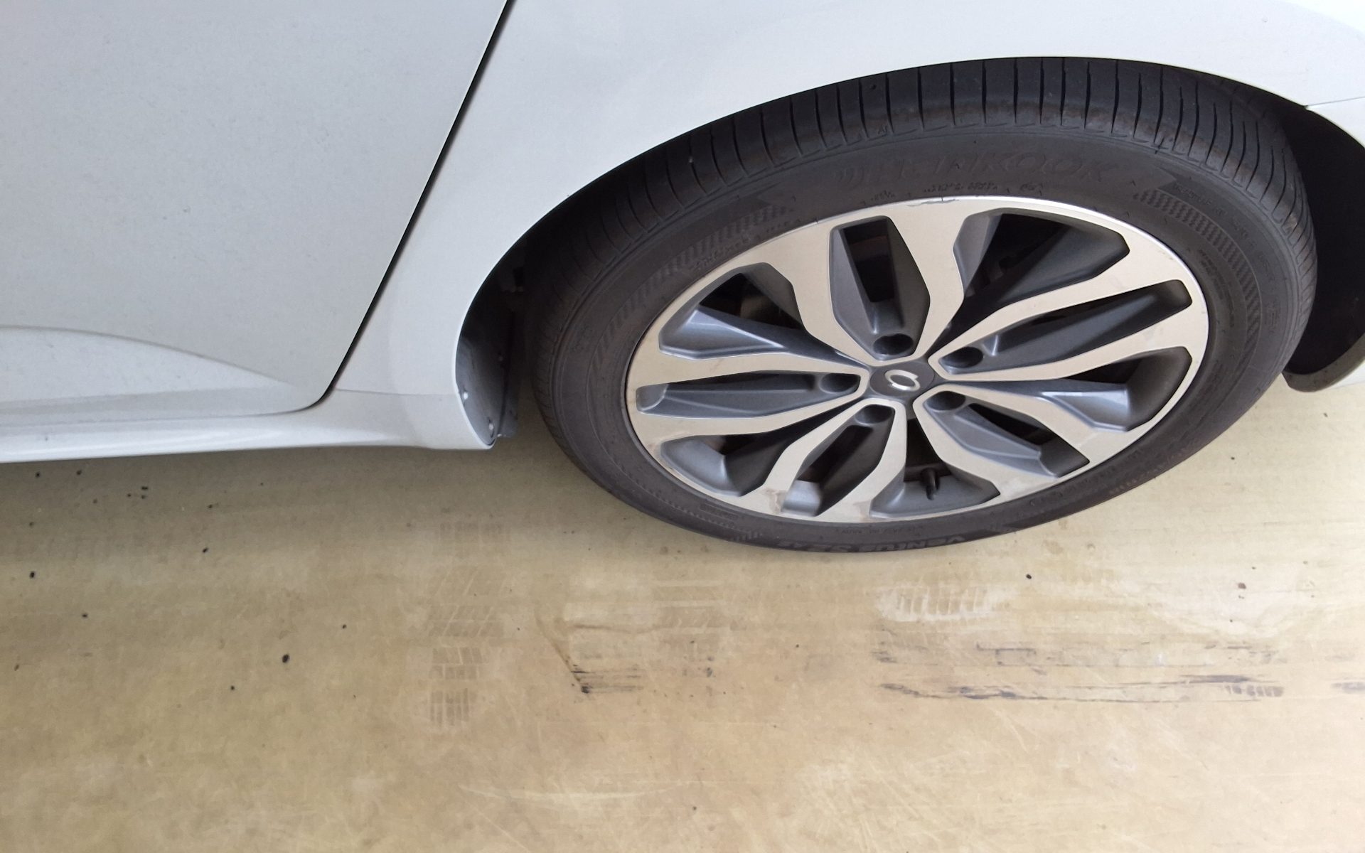 2016 - renault sm6
