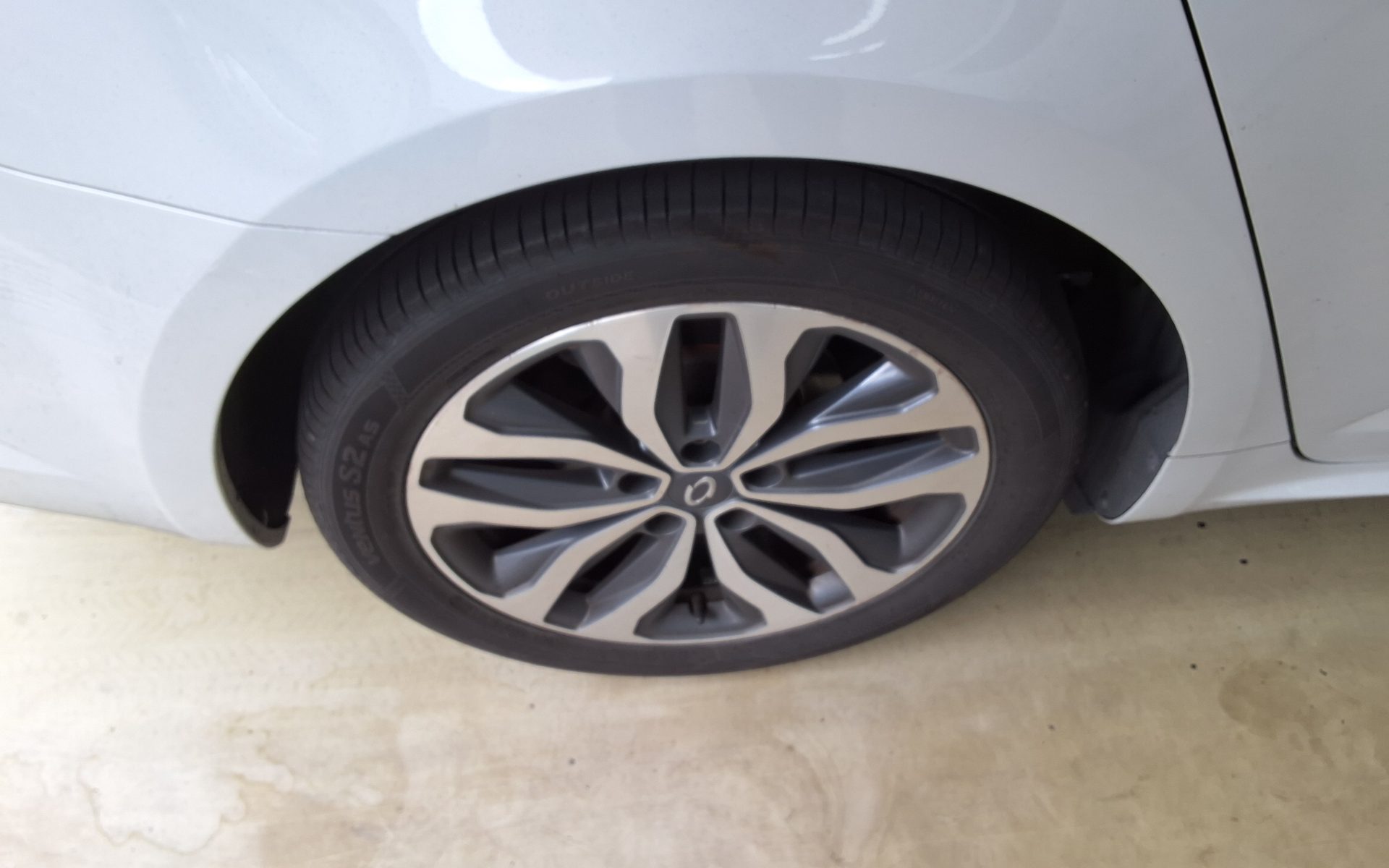 2016 - renault sm6