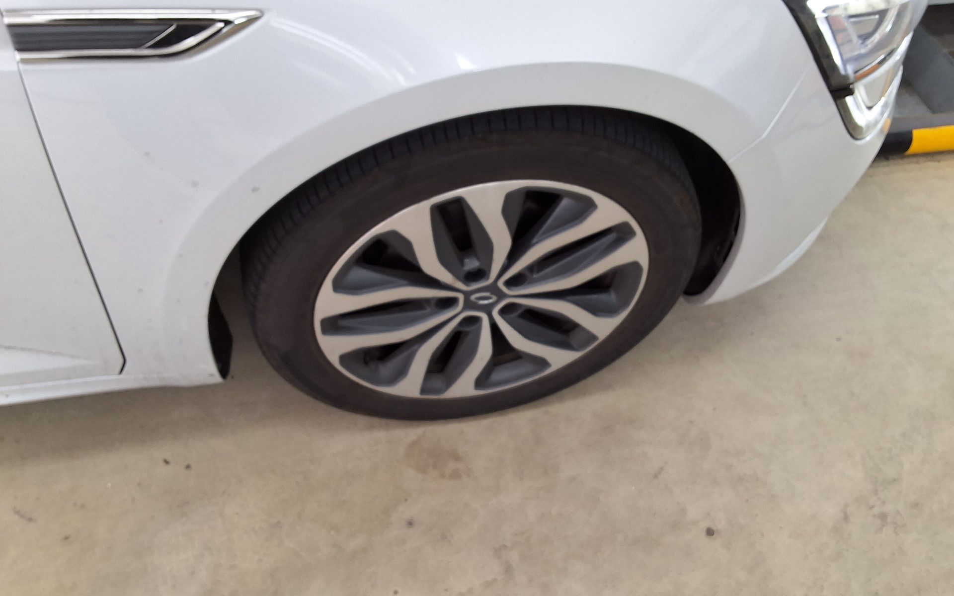 2016 - renault sm6