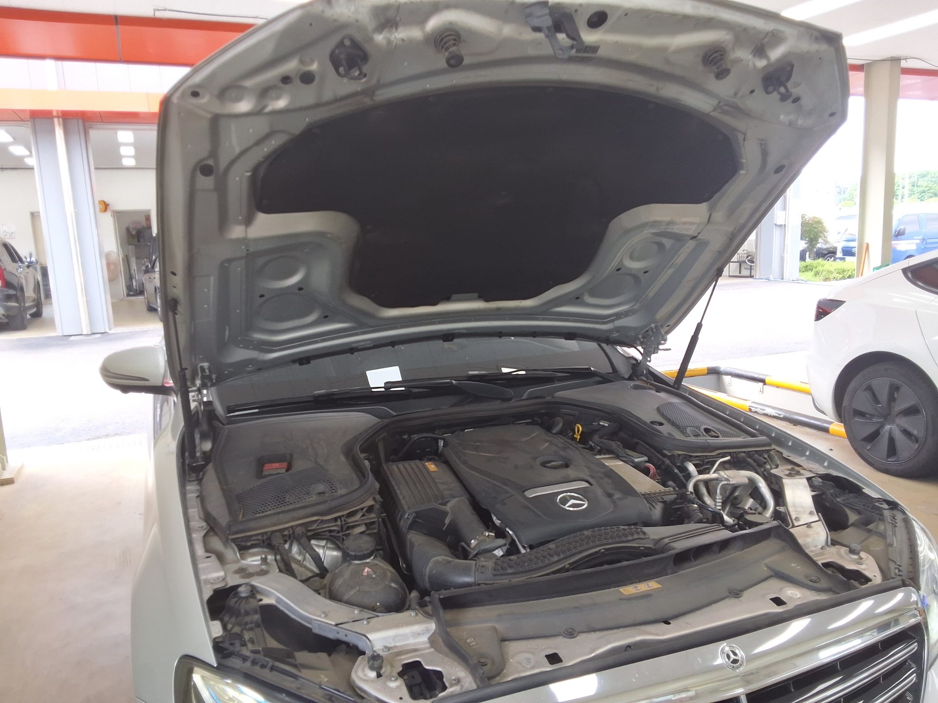 مرسيدس بنز E Class (5Th Gen) E300 فورماتيك إكسكلوسيف ستاندرد 2018 4MATIC إكسكلوسيف