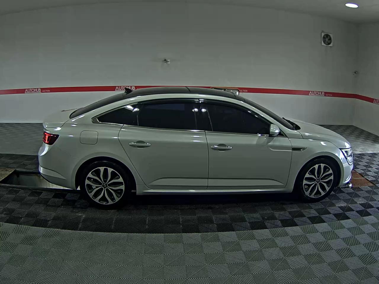 2016 - renault sm6