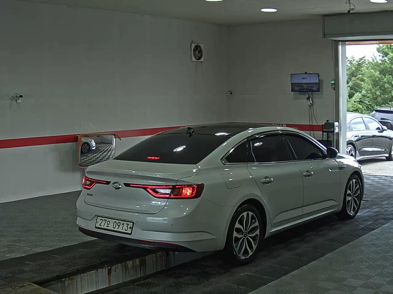 2016 - renault sm6