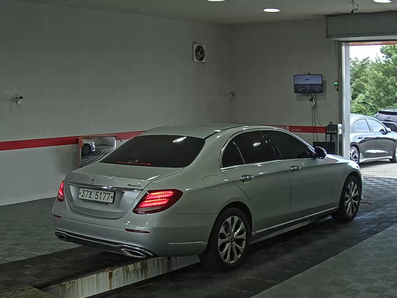 مرسيدس بنز E Class (5Th Gen) E300 فورماتيك إكسكلوسيف ستاندرد 2018 4MATIC إكسكلوسيف