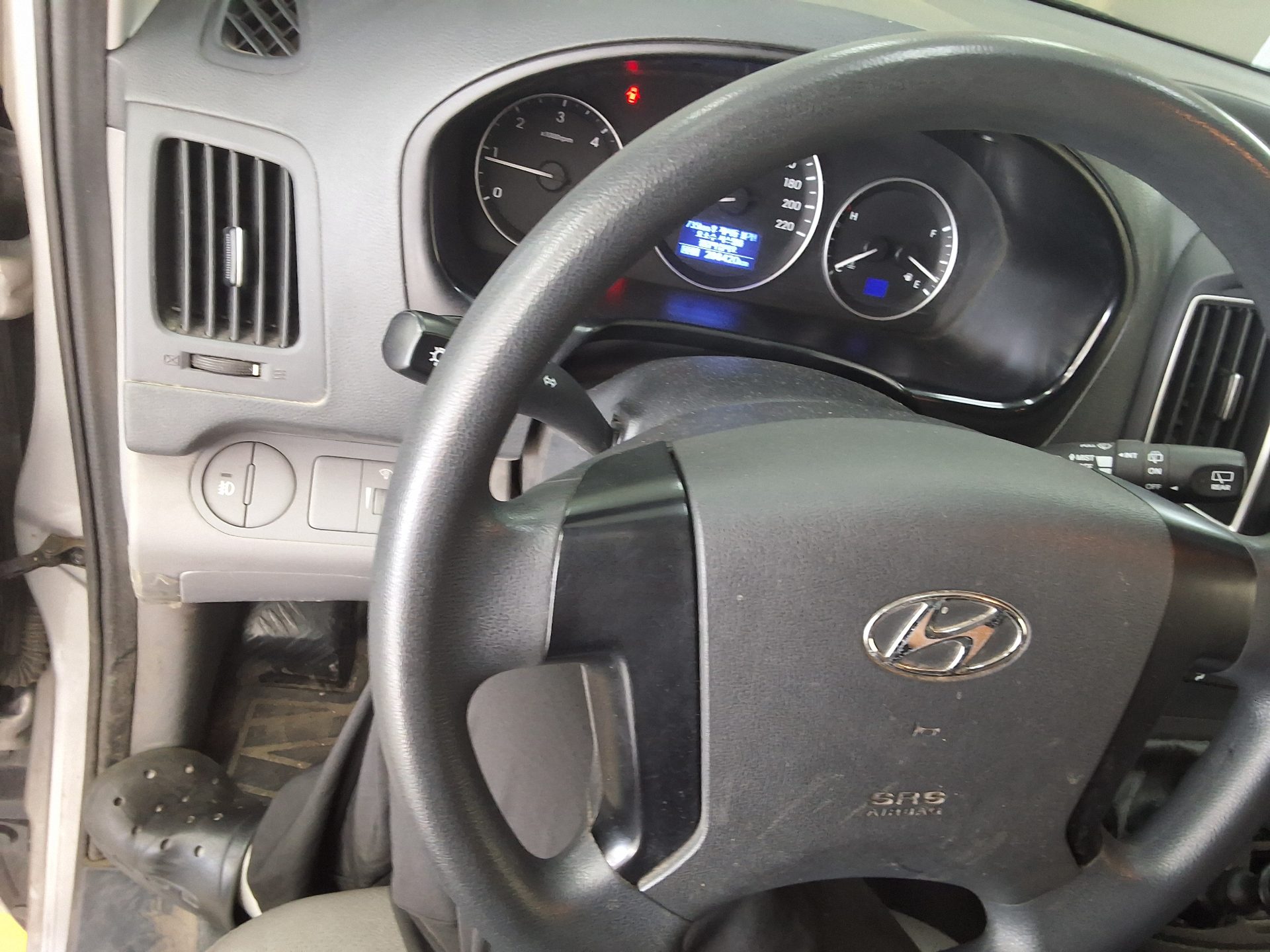2021 - hyundai grand starex