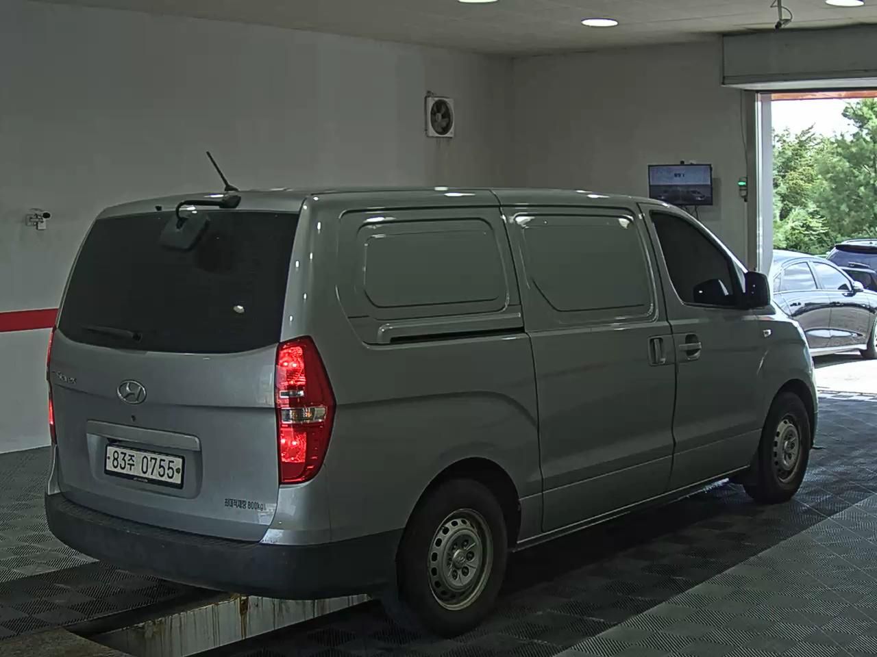 2021 - hyundai grand starex