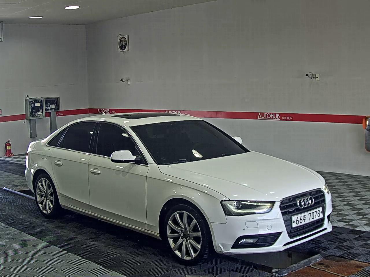 أودي إيه 4 (4Th Gen) 2.0 TDI كواترو Dynamic 2014