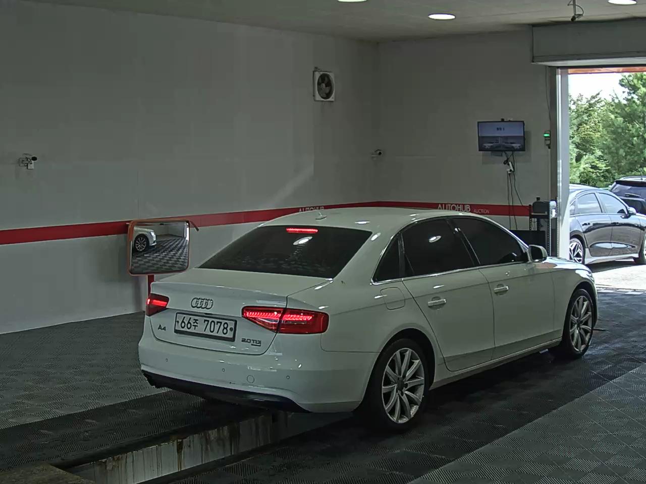 أودي إيه 4 (4Th Gen) 2.0 TDI كواترو Dynamic 2014