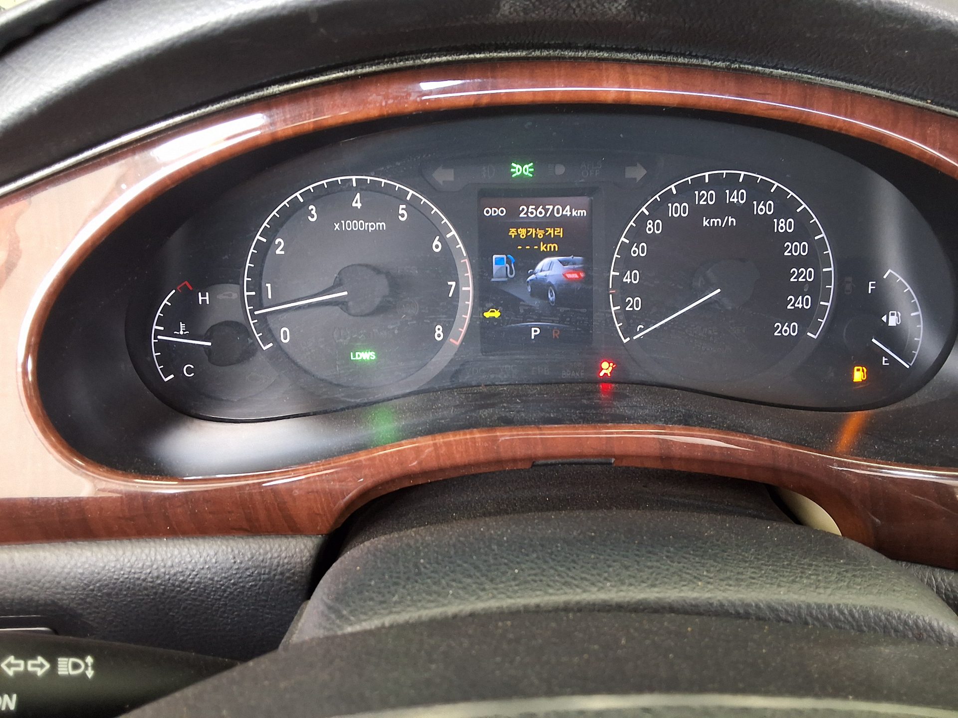 هيونداي جينيسيس Bh 380 Royal 2010