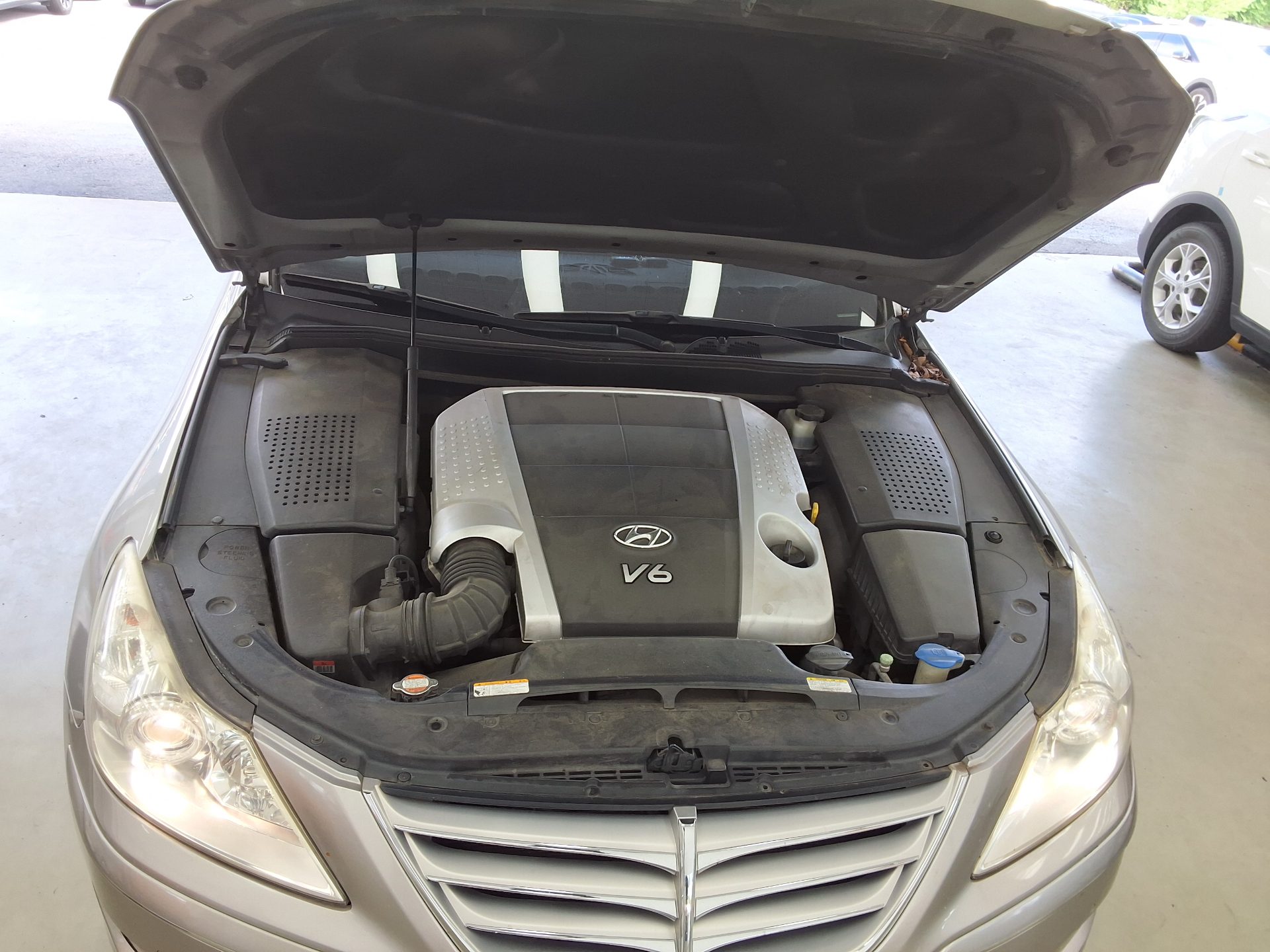 هيونداي جينيسيس Bh 380 Royal 2010