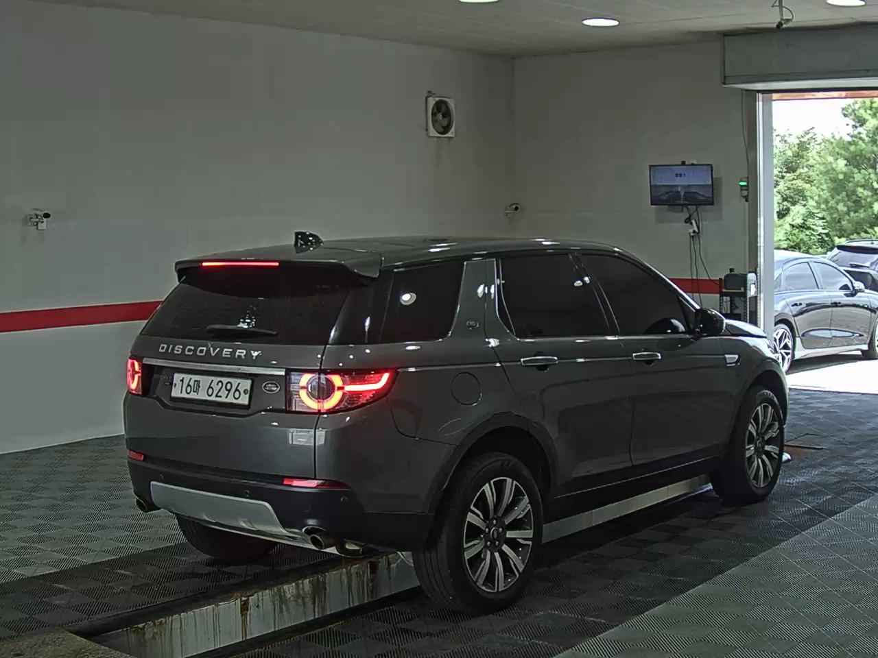 2018 - land rover discovery