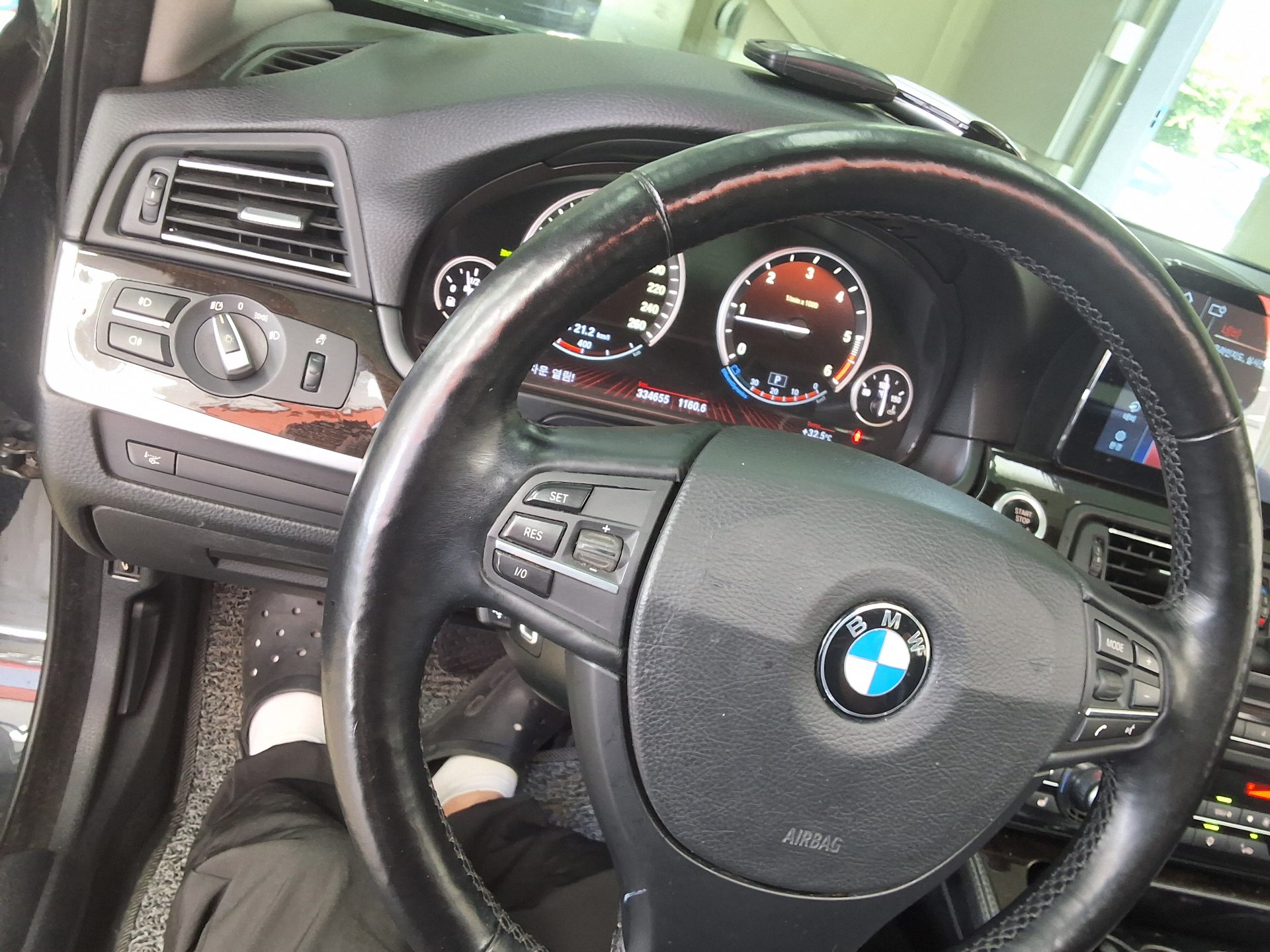 بي إم دبليو 5 Series (6Th Gen) 520D 2012 520d