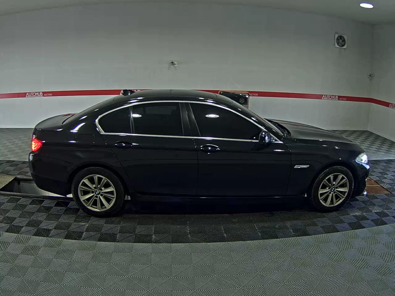 بي إم دبليو 5 Series (6Th Gen) 520D 2012 520d