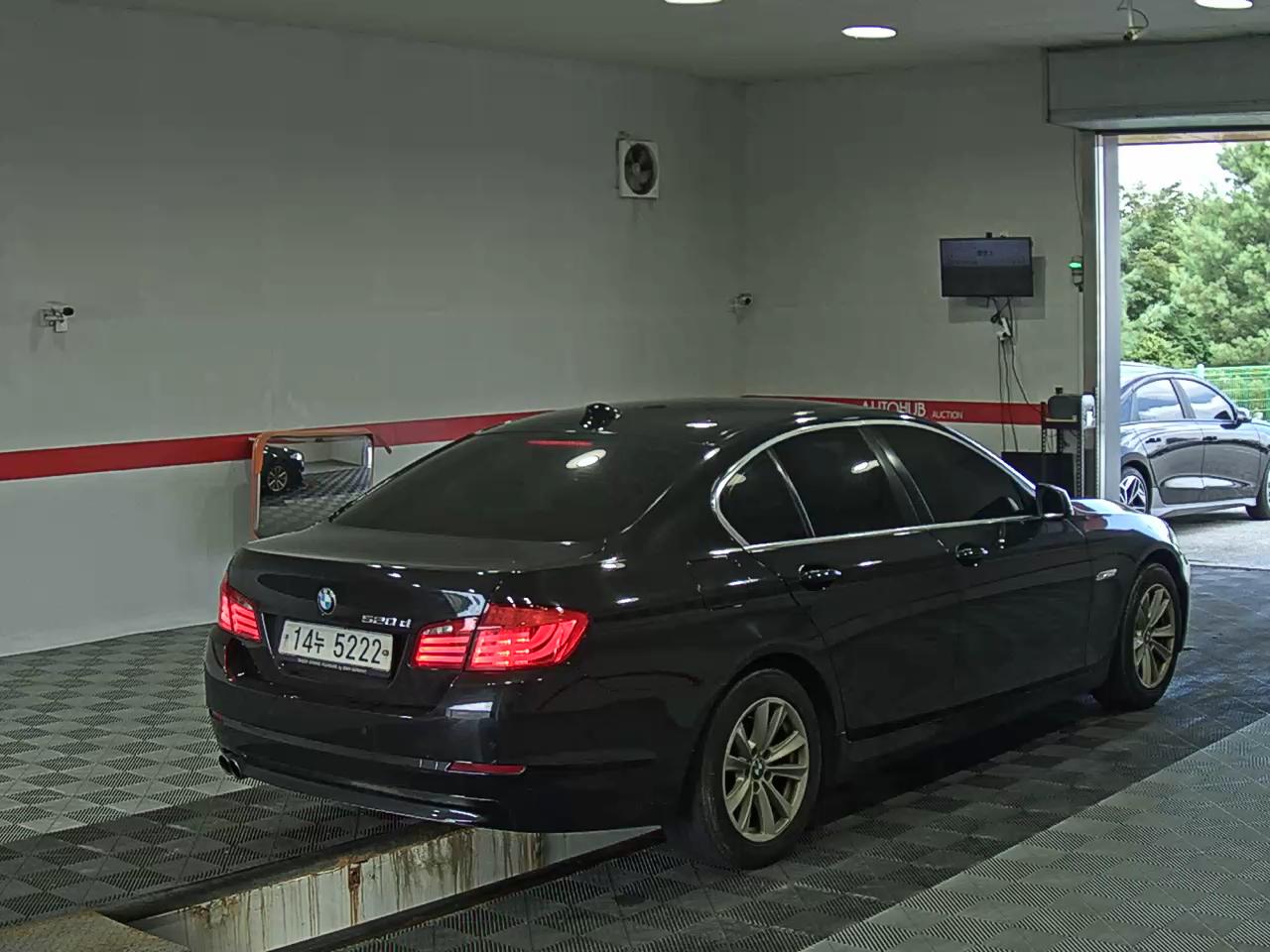 بي إم دبليو 5 Series (6Th Gen) 520D 2012 520d