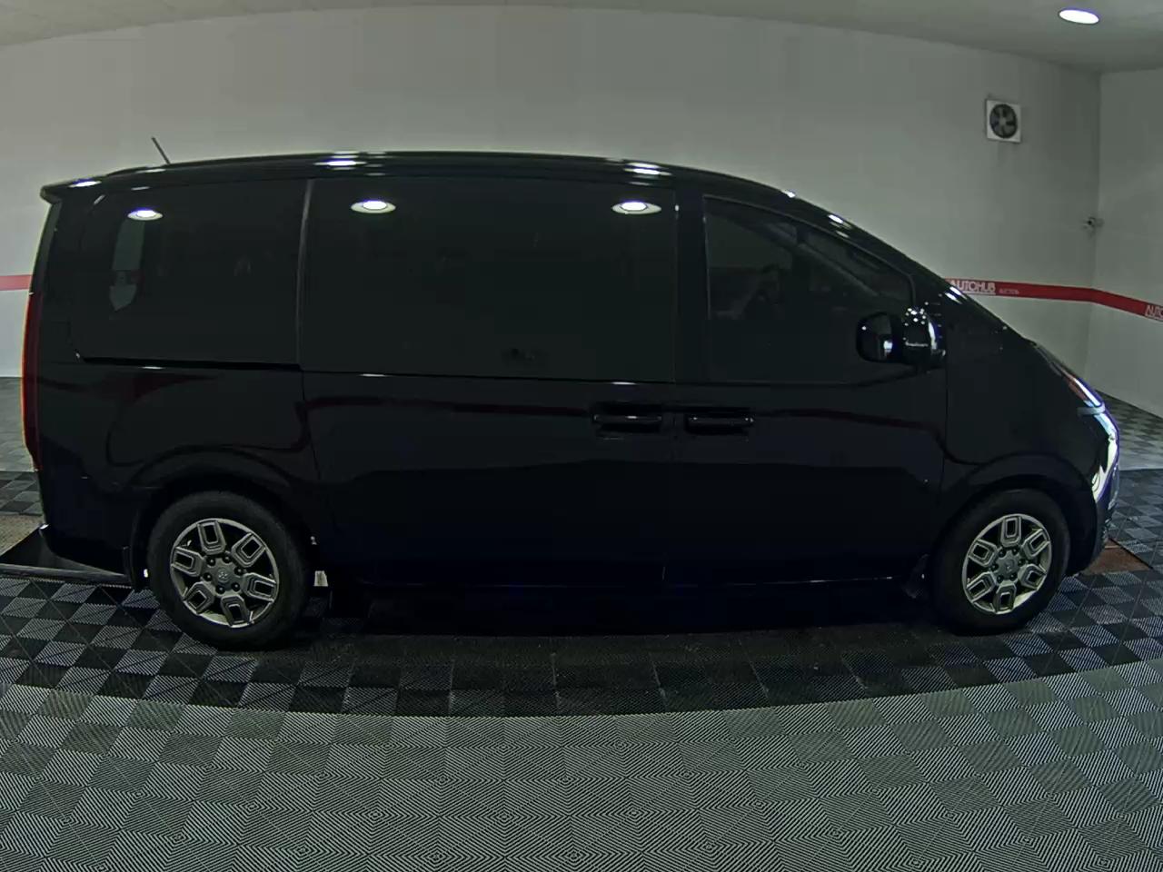هيونداي ستاريا 2023 MODERN