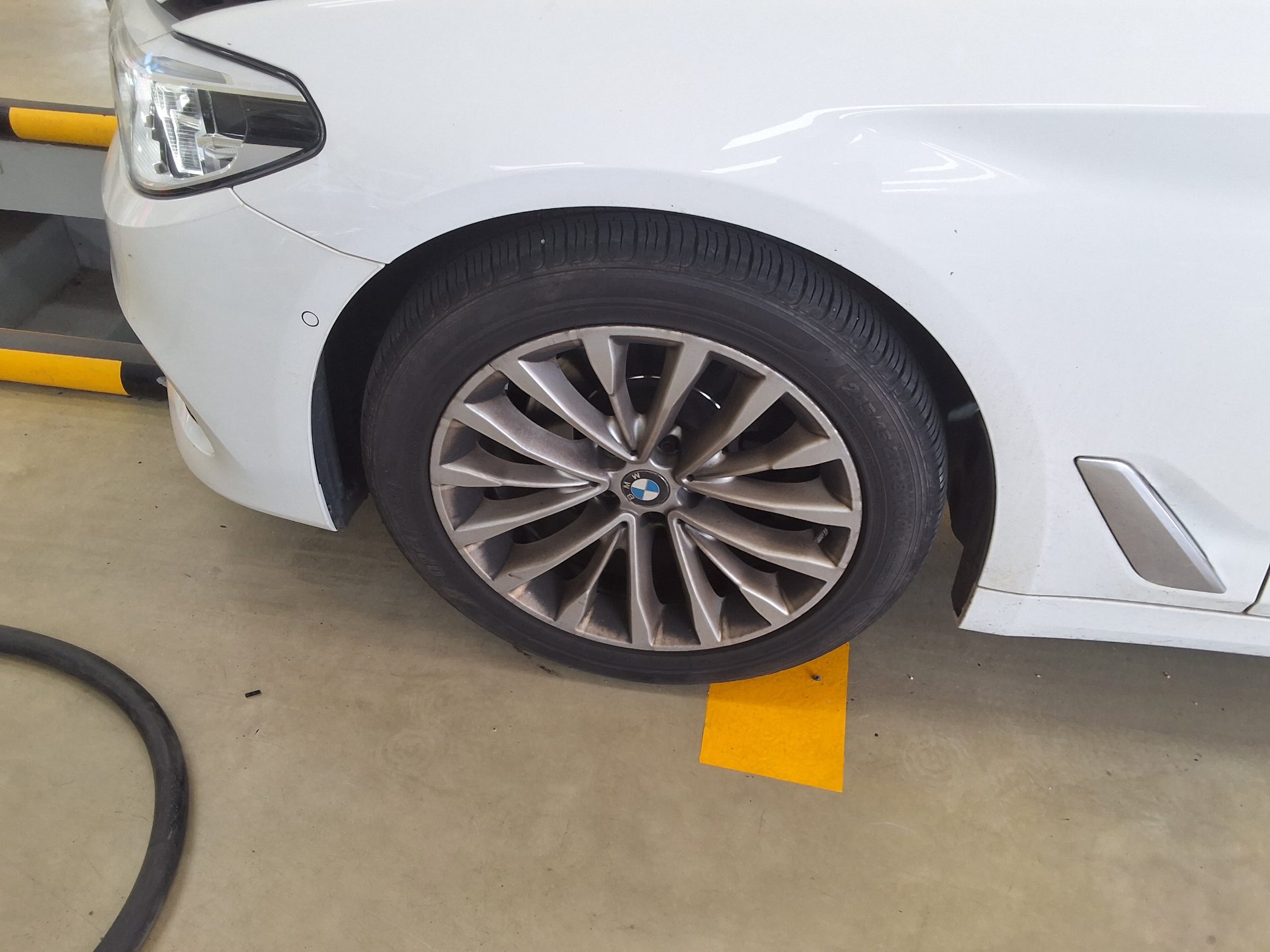 بي إم دبليو 5 Series (7Th Gen) 520D لكجري Line سبيشل 2018 فاخر LINE SPECIAL