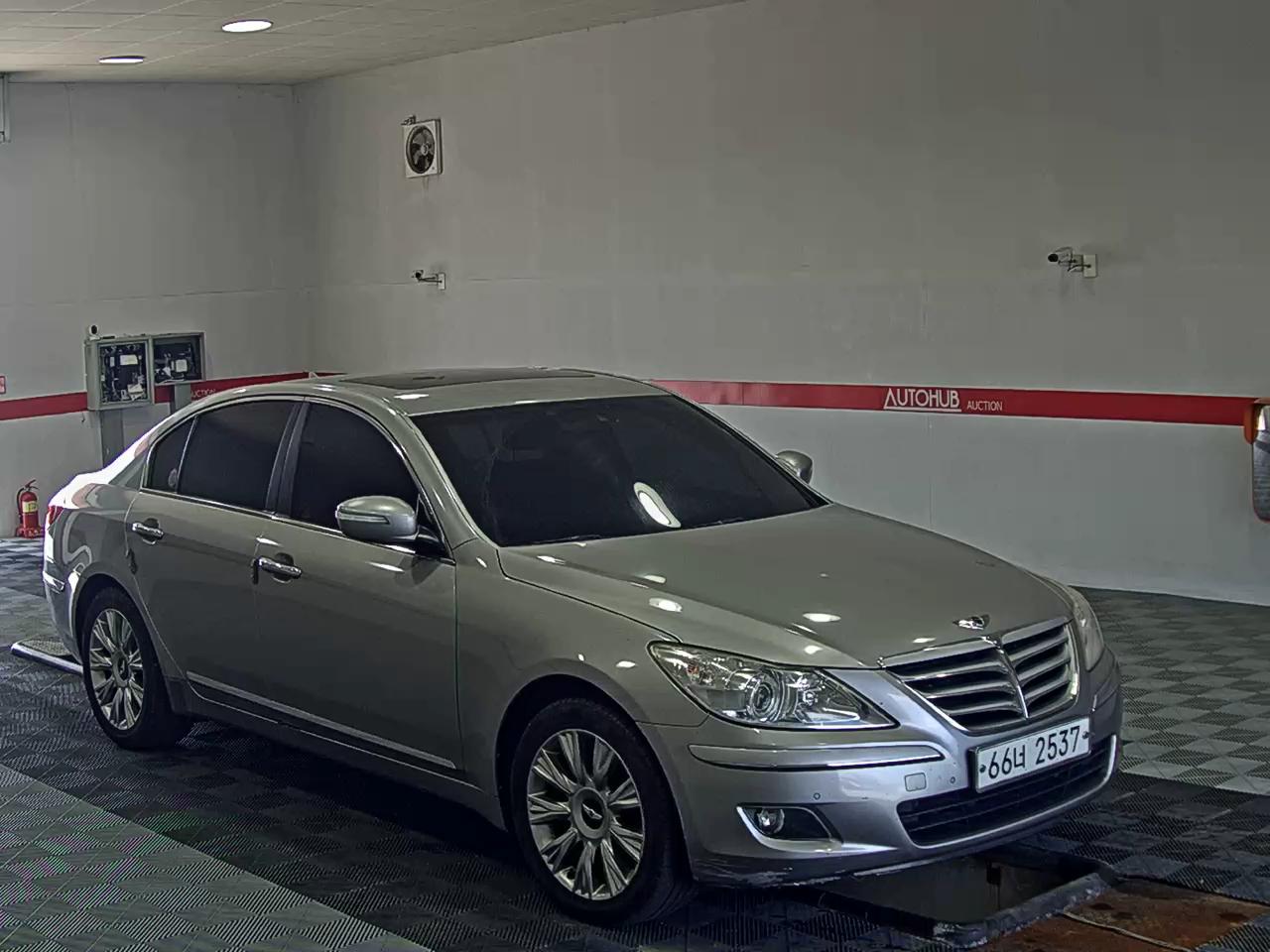 هيونداي جينيسيس Bh 380 Royal 2010