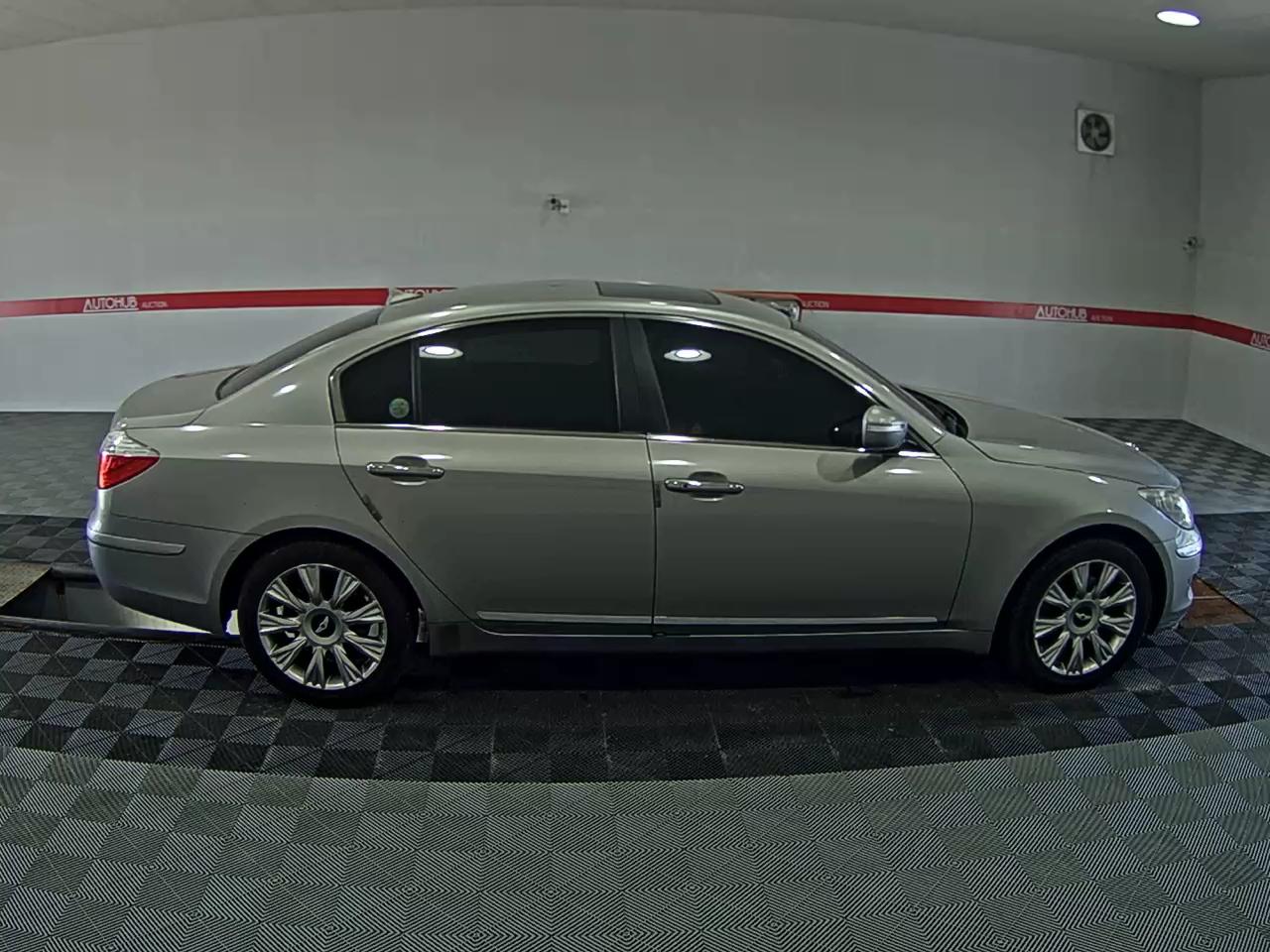 هيونداي جينيسيس Bh 380 Royal 2010