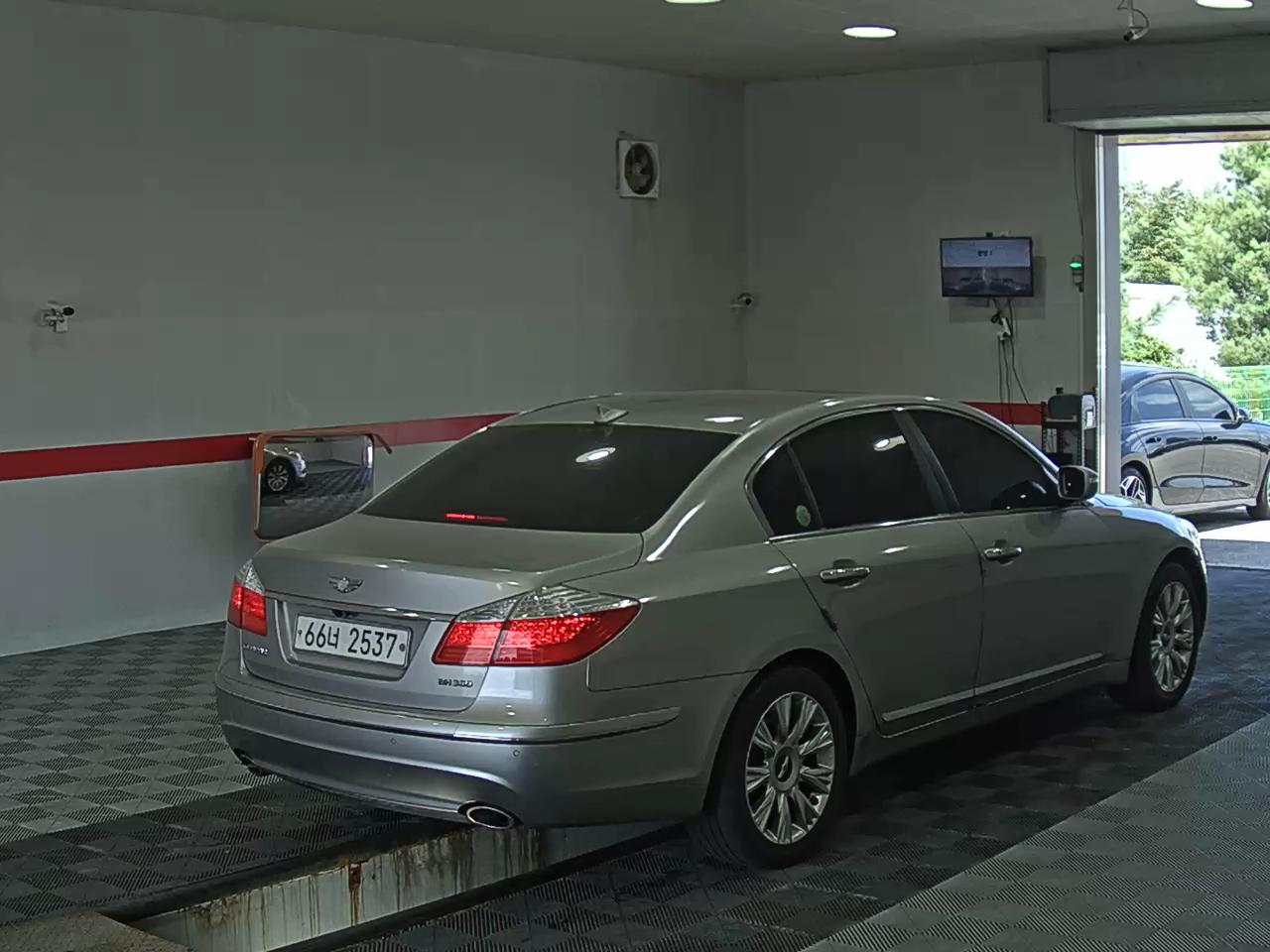 هيونداي جينيسيس Bh 380 Royal 2010