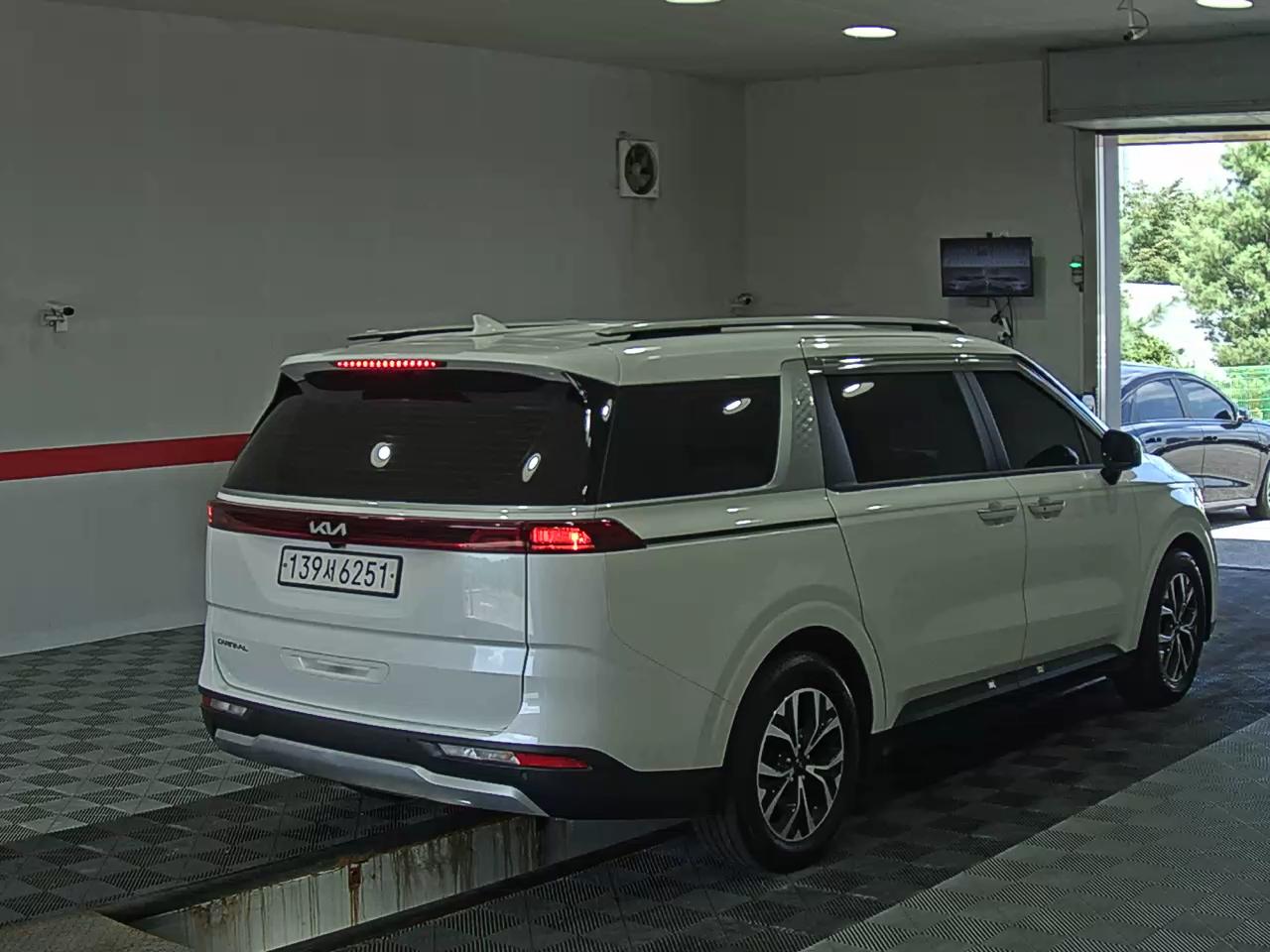 2023 - kia carnival