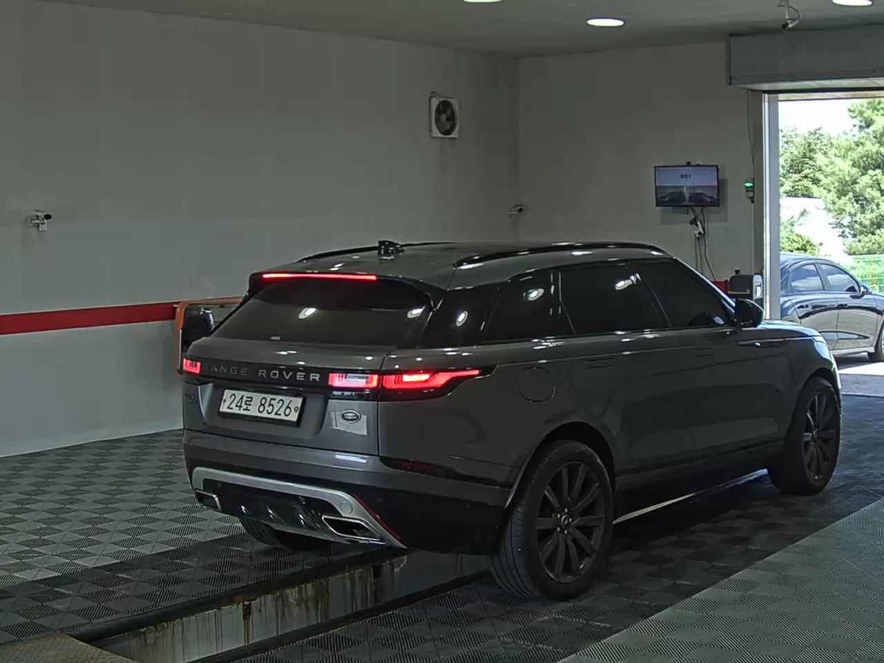 2019 - land rover range rover