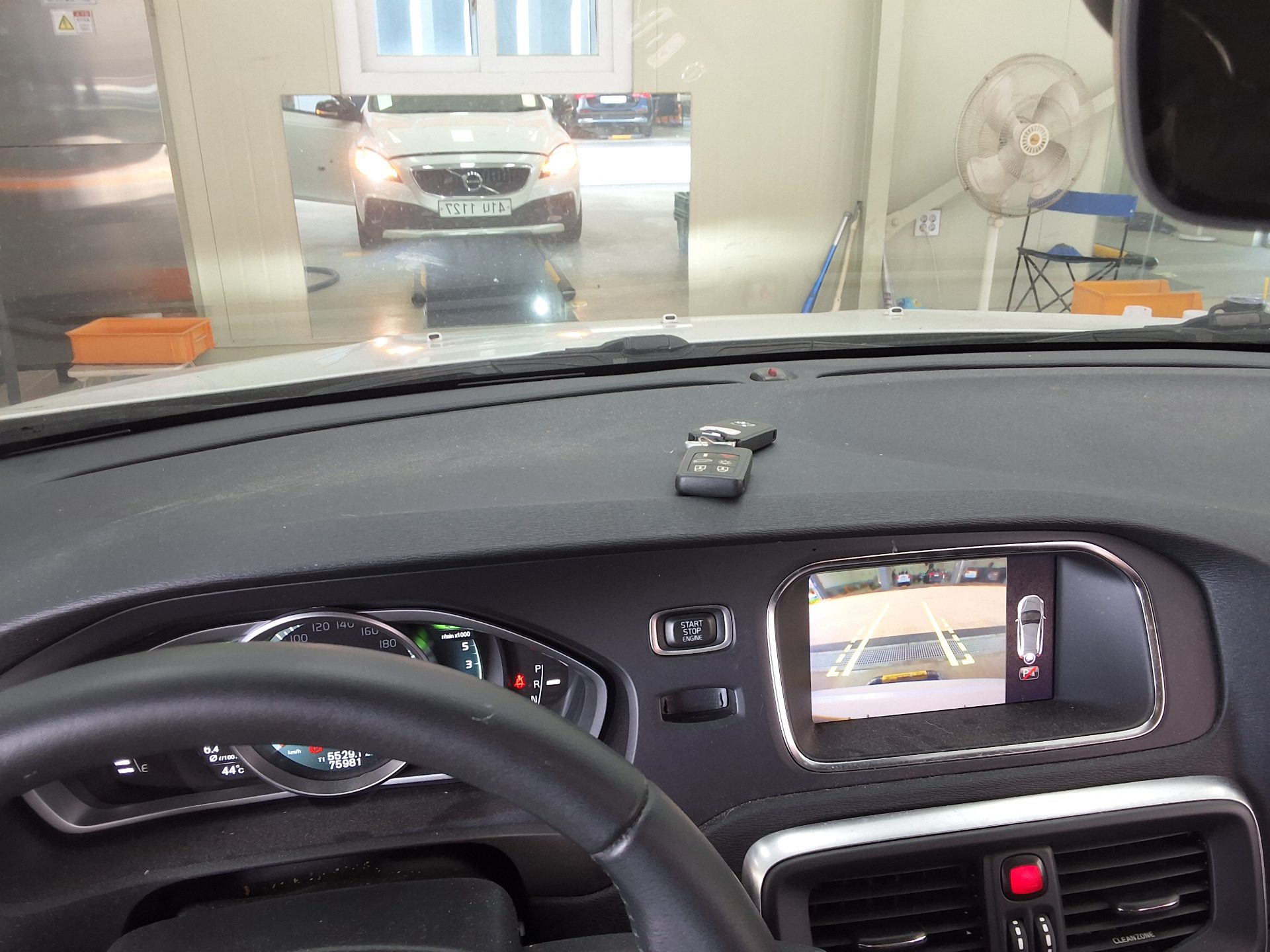 فولفو V40 Cross Country D3 Momentum 2018