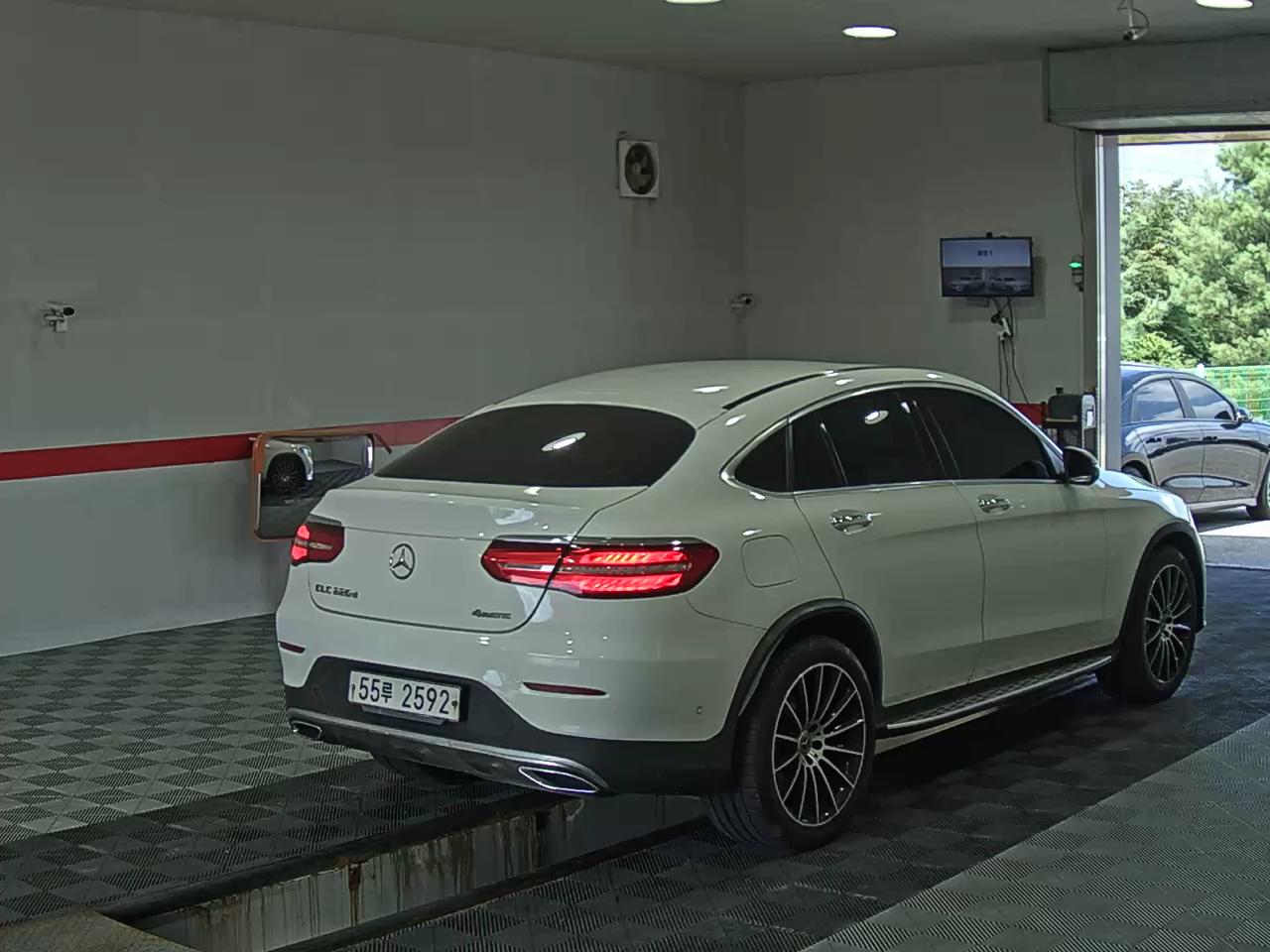 مرسيدس بنز جي إل سي Class جي إل سي 220D فورماتيك كوبيه بريميوم 2018 4MATIC بريميوم