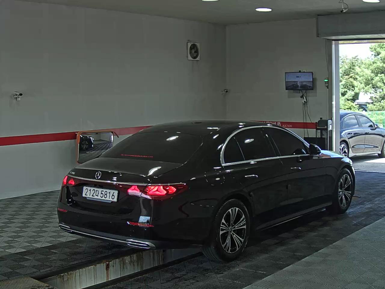 مرسيدس بنز E Class (6Th Gen) E200 Avantgarde 2025 E200