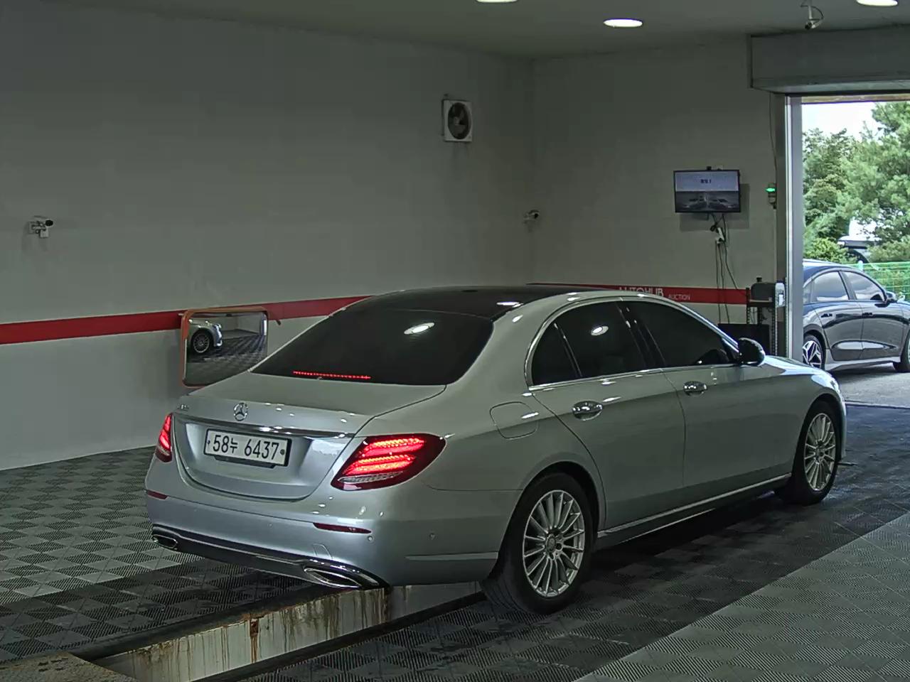 مرسيدس بنز E Class (5Th Gen) E300 Avantgarde 2017 E300
