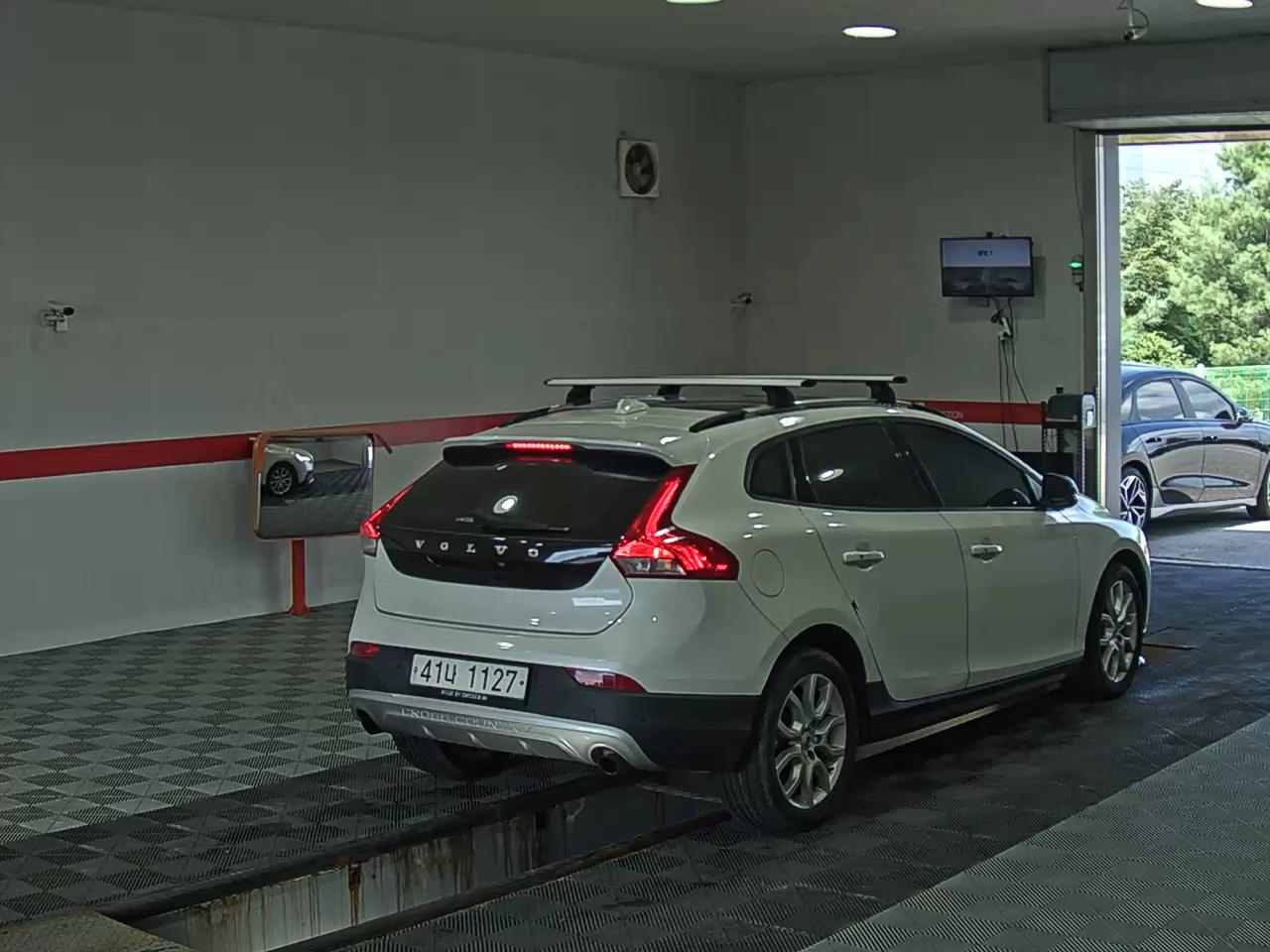 فولفو V40 Cross Country D3 Momentum 2018
