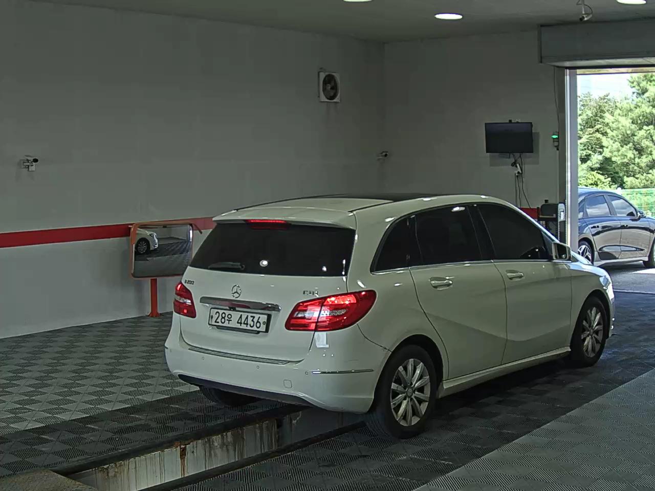مرسيدس بنز B Class (2Nd Gen) B200 Cdi Blue Efficiency 2015 B200