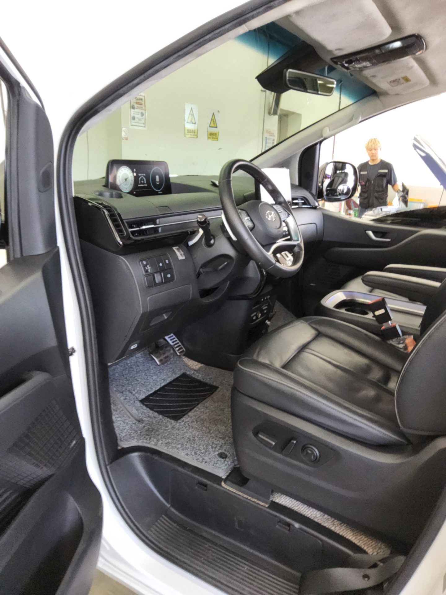 2022 - hyundai staria