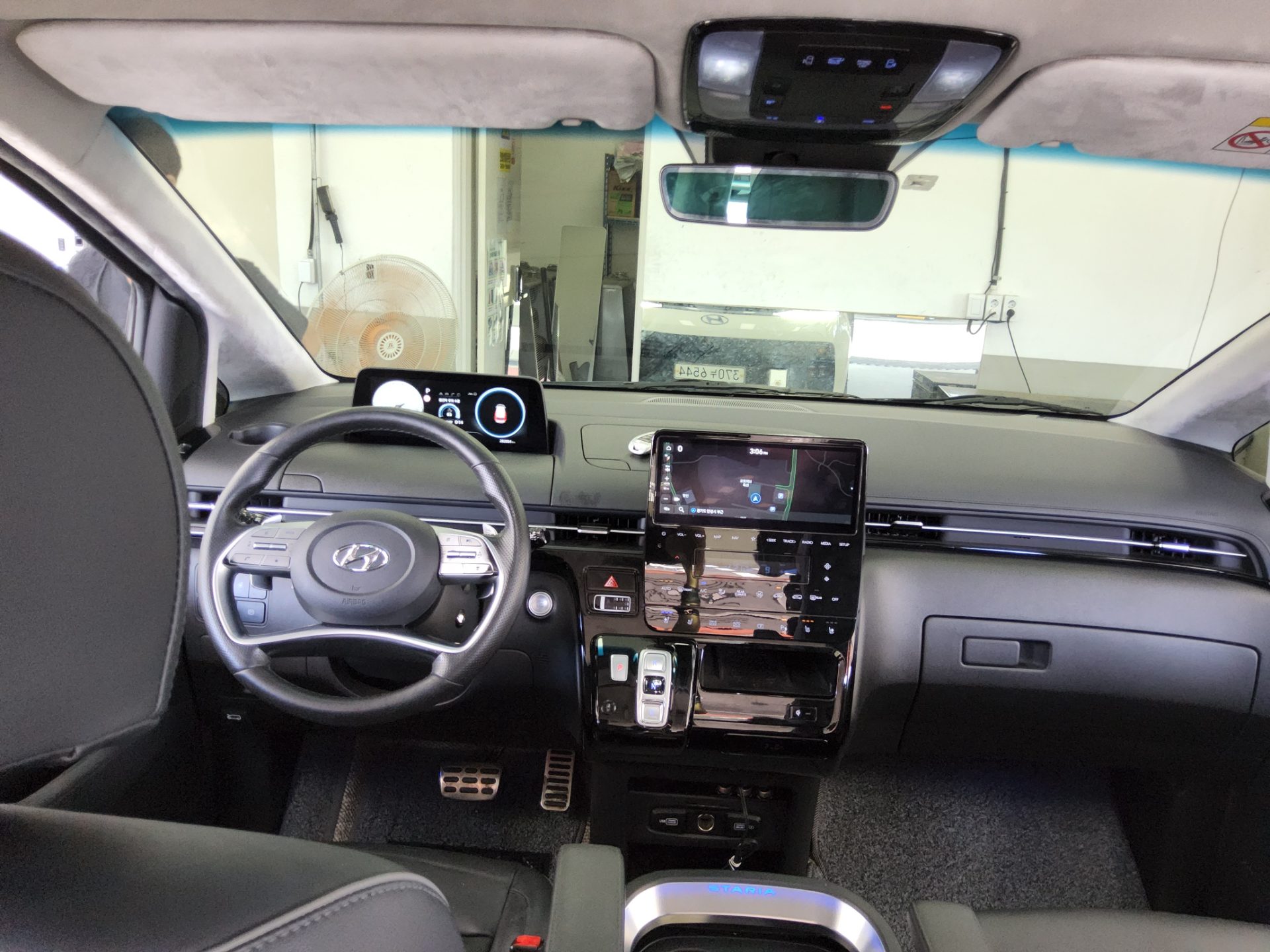 2022 - hyundai staria