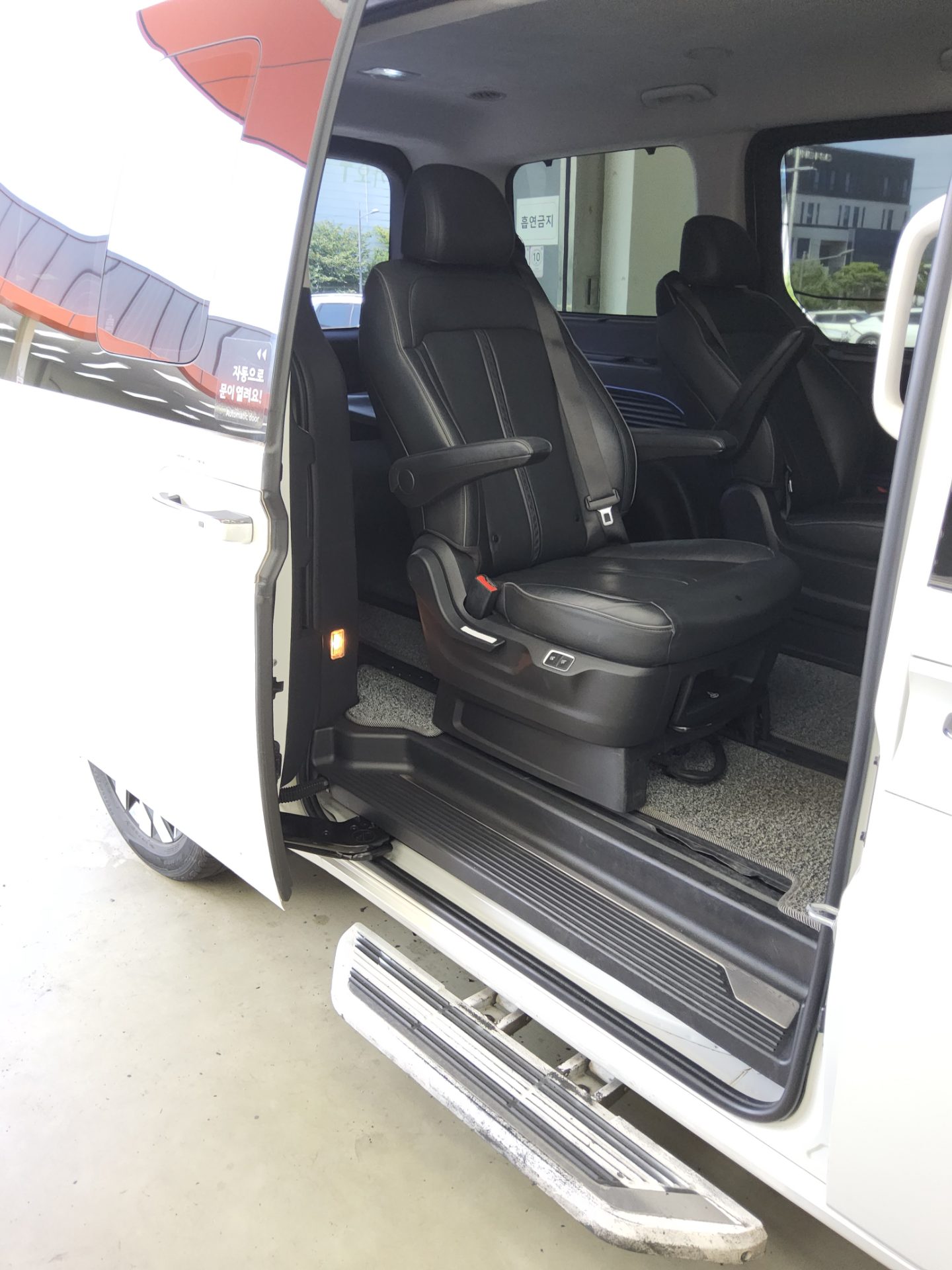 2022 - hyundai staria