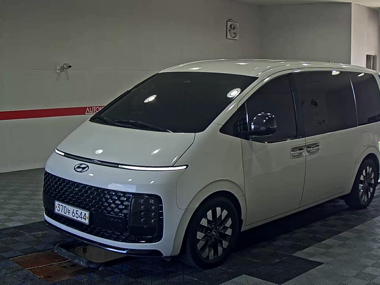 HYUNDAI STARIA LOUNGE MOBILITY