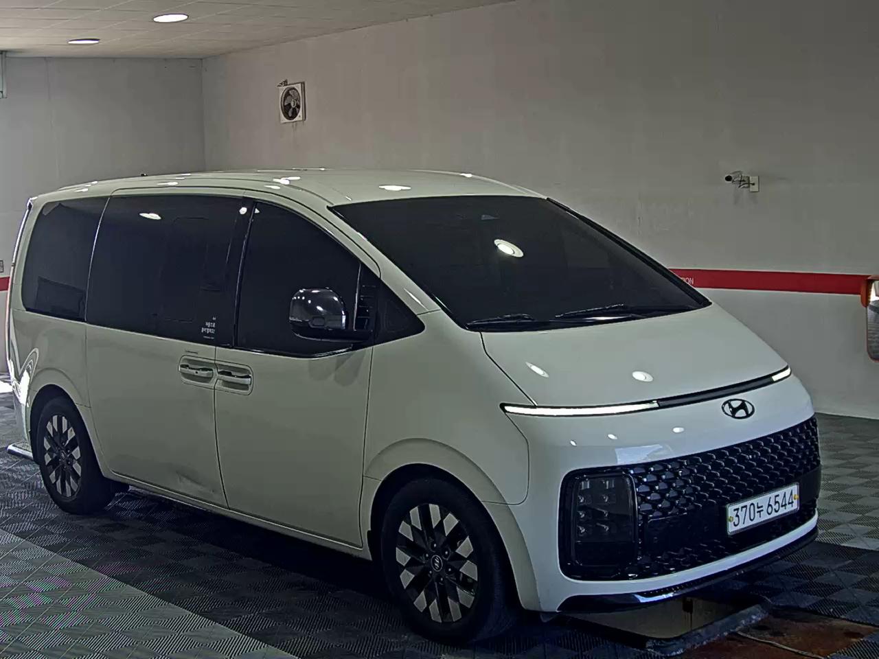 2022 - hyundai staria