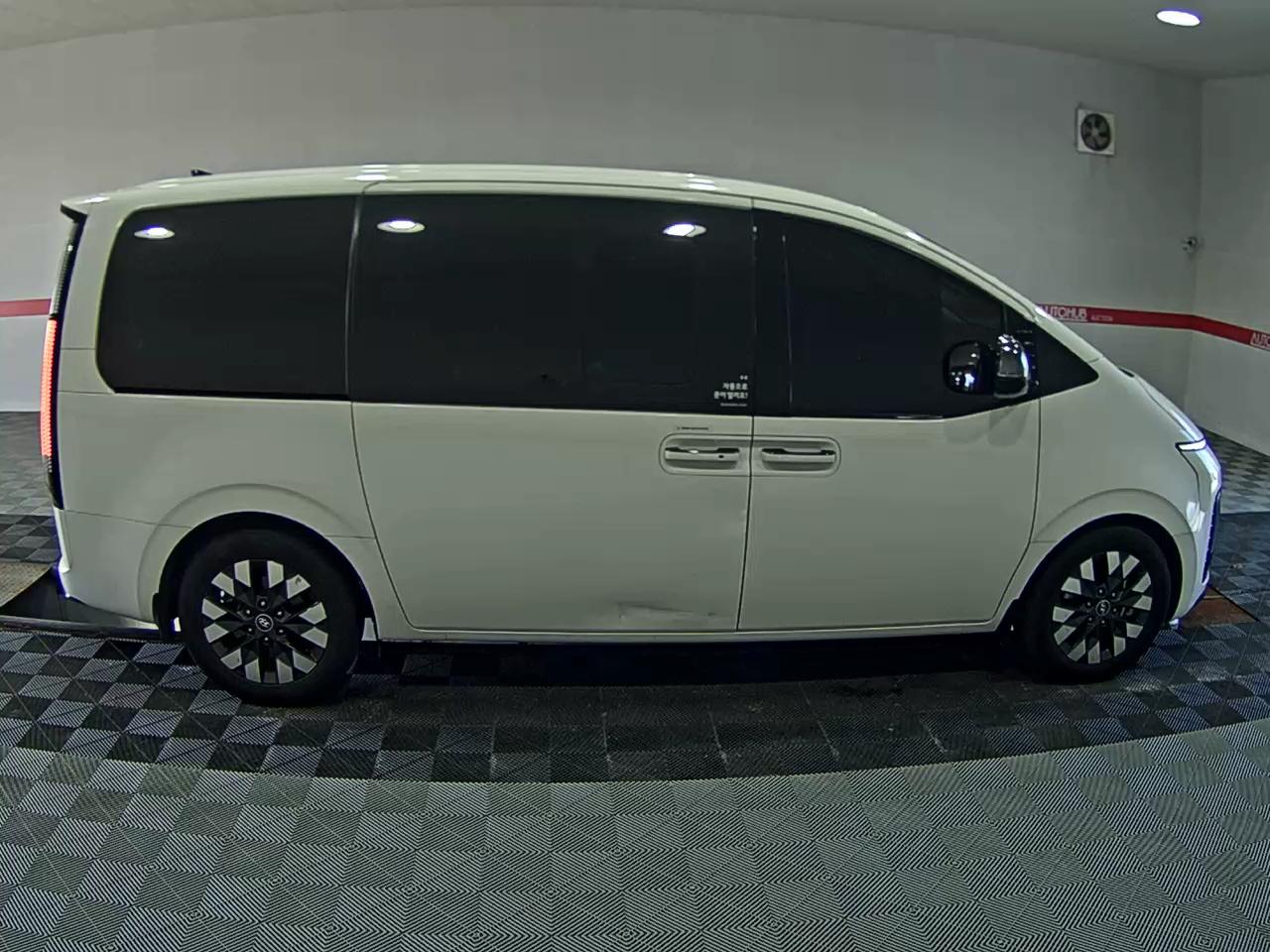 2022 - hyundai staria