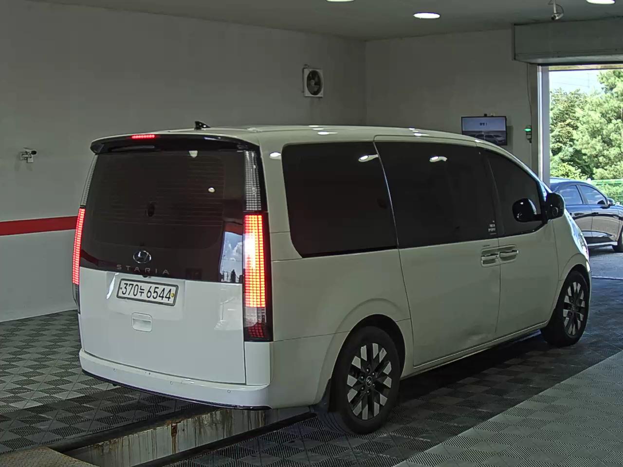 2022 - hyundai staria
