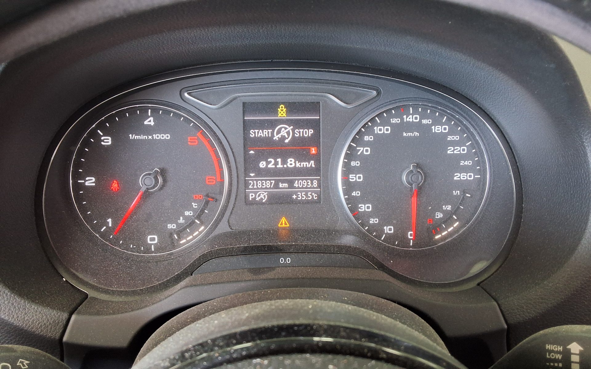 أودي إيه 3 (3Rd Gen) 2.0 TDI Dynamic 2014